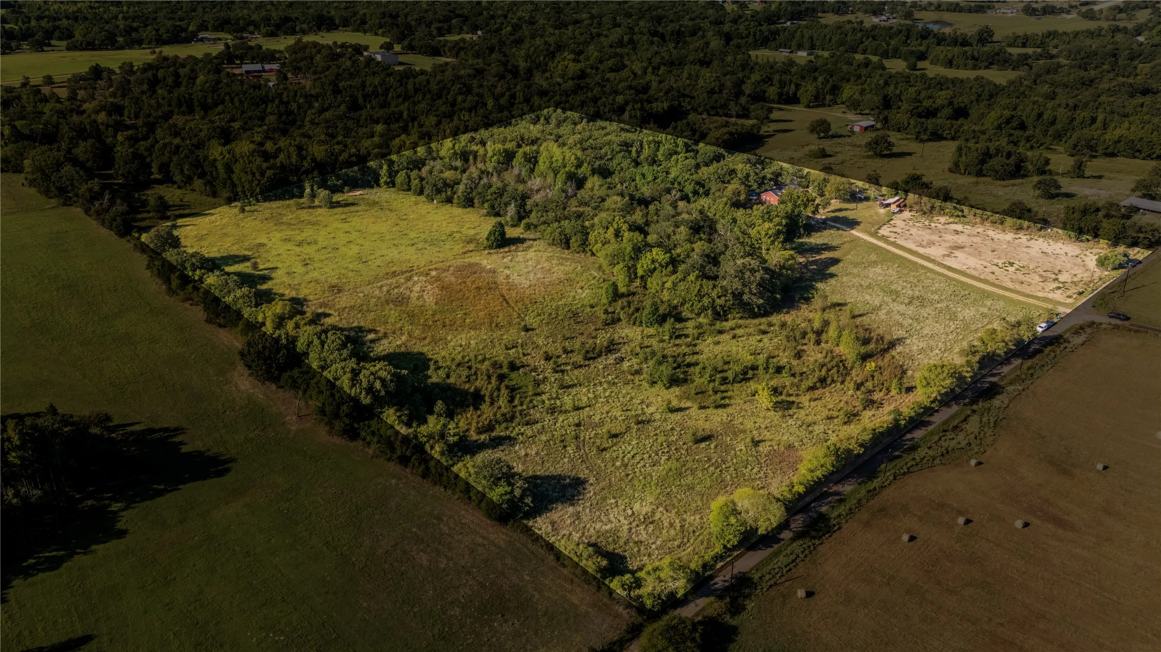 Single Family Residence For Sale in Henderson County , 4801 CR 3923, Athens, Texas 75752, 4 Bedroom, 3 Bathroom, Garage spaces, 2,432 Sqft, built in 2007, mls#21394385, Real Estate Agent in Athens, Homes For Sale in Henderson county, Homes For Sale in Athens, Realtor in Athens Texas, Real Estate Brokerage Independent Realty Texas, Luminita Cordes Realtor