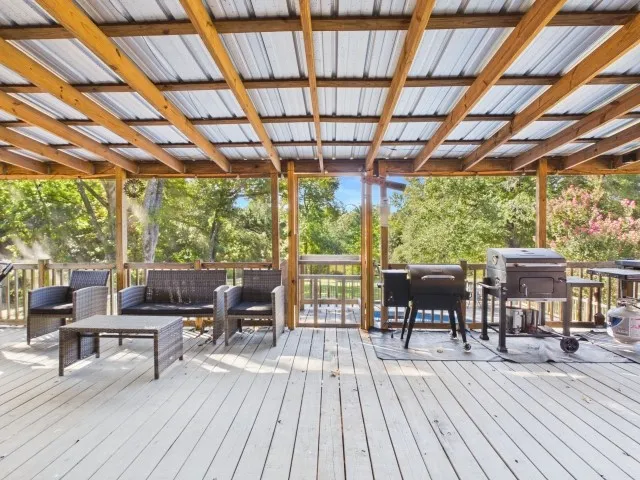 Single Family Residence For Sale in Henderson County , 4801 CR 3923, Athens, Texas 75752, 4 Bedroom, 3 Bathroom, Garage spaces, 2,432 Sqft, built in 2007, mls#21394385, Real Estate Agent in Athens, Homes For Sale in Henderson county, Homes For Sale in Athens, Realtor in Athens Texas, Real Estate Brokerage Independent Realty Texas, Luminita Cordes Realtor
