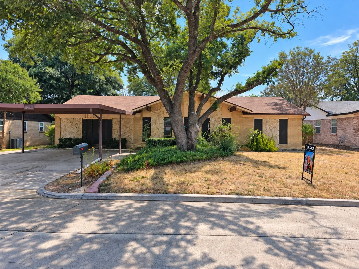 Single Family Residence For Sale in Tarrant County , 4504 Mink Drive, Haltom City, Texas 76117, 3 Bedroom, 2 Bathroom, Garage spaces, 1,930 Sqft, built in 1969, mls#21393555, Real Estate Agent in Haltom City, Homes For Sale in Tarrant county, Homes For Sale in Haltom City, Realtor in Haltom City Texas, Real Estate Brokerage Independent Realty Texas, Luminita Cordes Realtor