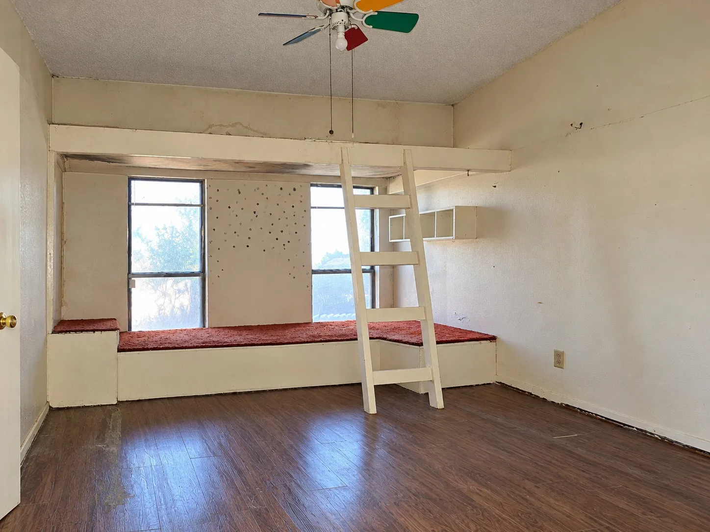 Single Family Residence For Sale in Tarrant County , 4504 Mink Drive, Haltom City, Texas 76117, 3 Bedroom, 2 Bathroom, Garage spaces, 1,930 Sqft, built in 1969, mls#21393555, Real Estate Agent in Haltom City, Homes For Sale in Tarrant county, Homes For Sale in Haltom City, Realtor in Haltom City Texas, Real Estate Brokerage Independent Realty Texas, Luminita Cordes Realtor