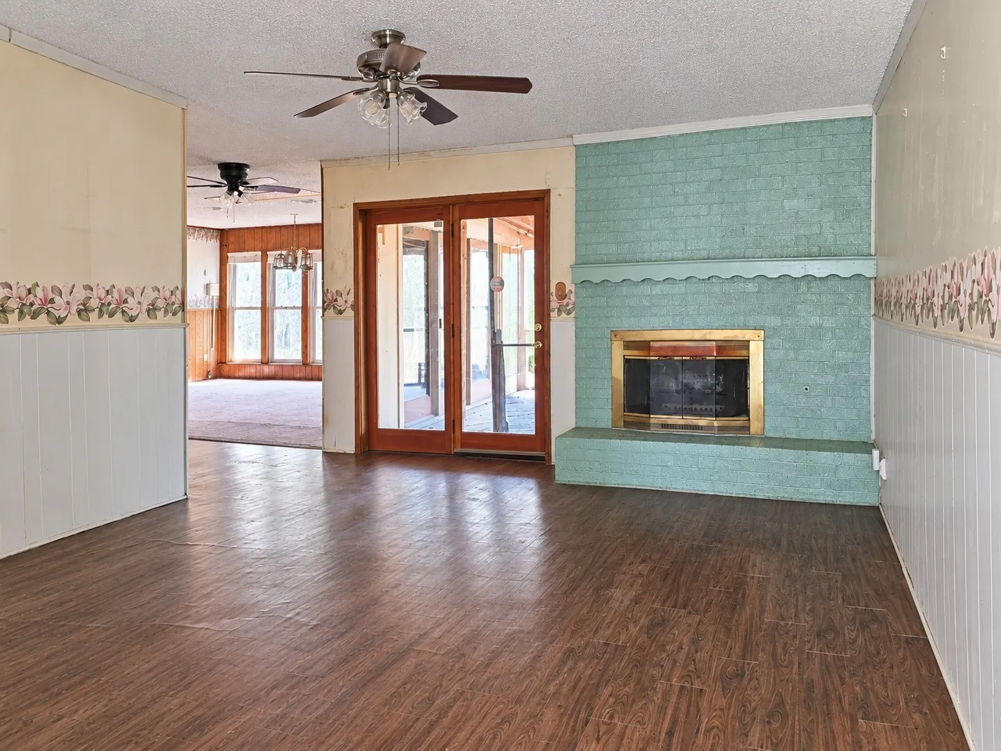 Single Family Residence For Sale in Tarrant County , 4504 Mink Drive, Haltom City, Texas 76117, 3 Bedroom, 2 Bathroom, Garage spaces, 1,930 Sqft, built in 1969, mls#21393555, Real Estate Agent in Haltom City, Homes For Sale in Tarrant county, Homes For Sale in Haltom City, Realtor in Haltom City Texas, Real Estate Brokerage Independent Realty Texas, Luminita Cordes Realtor