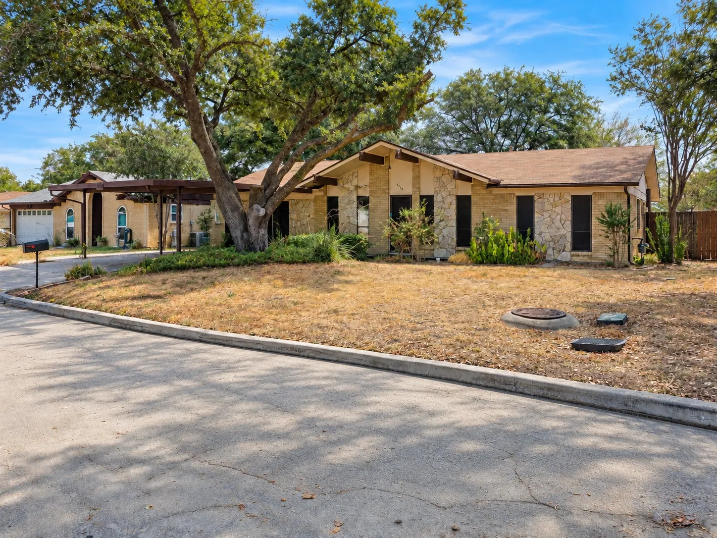 Single Family Residence For Sale in Tarrant County , 4504 Mink Drive, Haltom City, Texas 76117, 3 Bedroom, 2 Bathroom, Garage spaces, 1,930 Sqft, built in 1969, mls#21393555, Real Estate Agent in Haltom City, Homes For Sale in Tarrant county, Homes For Sale in Haltom City, Realtor in Haltom City Texas, Real Estate Brokerage Independent Realty Texas, Luminita Cordes Realtor