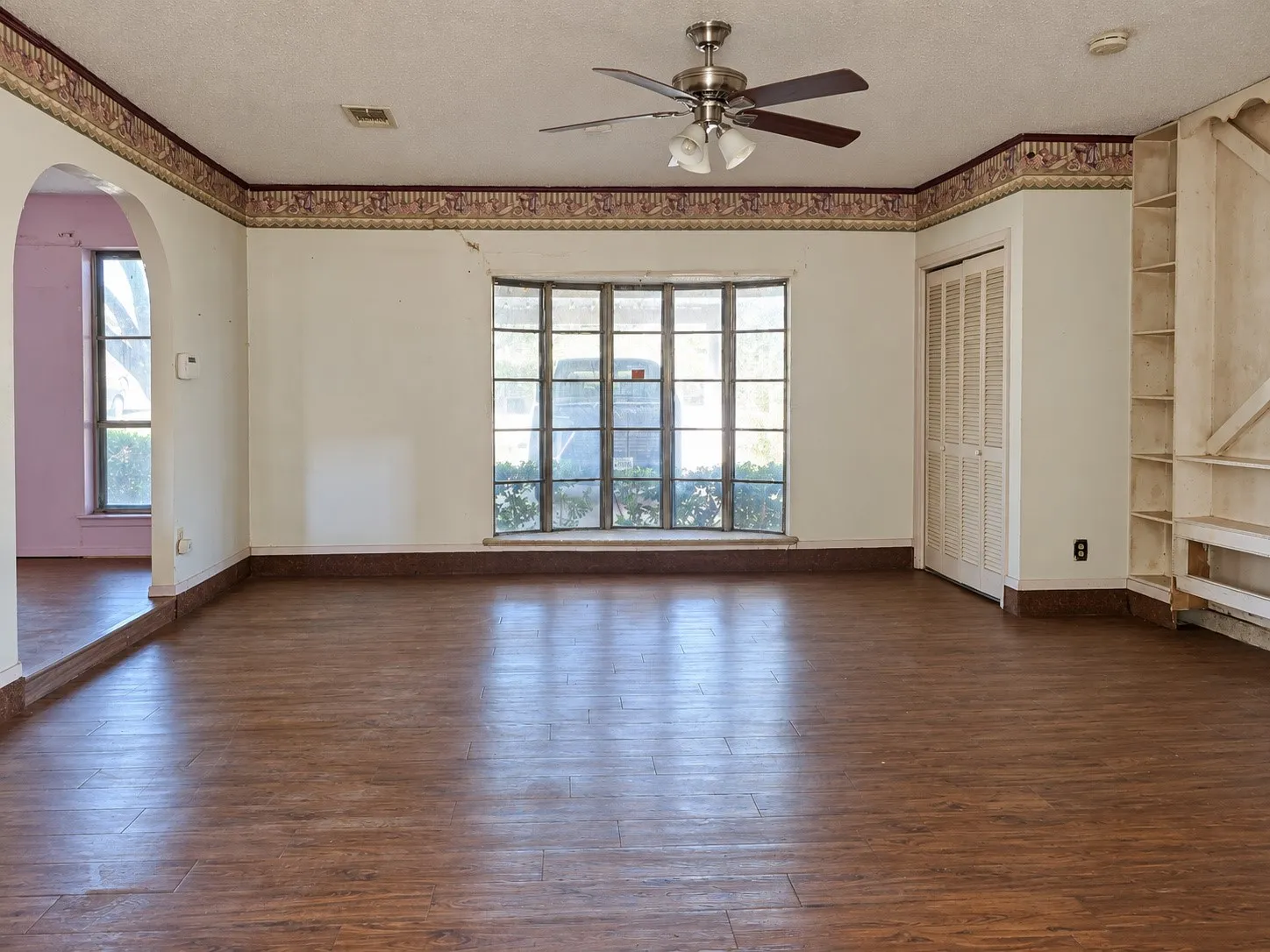 Single Family Residence For Sale in Tarrant County , 4504 Mink Drive, Haltom City, Texas 76117, 3 Bedroom, 2 Bathroom, Garage spaces, 1,930 Sqft, built in 1969, mls#21393555, Real Estate Agent in Haltom City, Homes For Sale in Tarrant county, Homes For Sale in Haltom City, Realtor in Haltom City Texas, Real Estate Brokerage Independent Realty Texas, Luminita Cordes Realtor