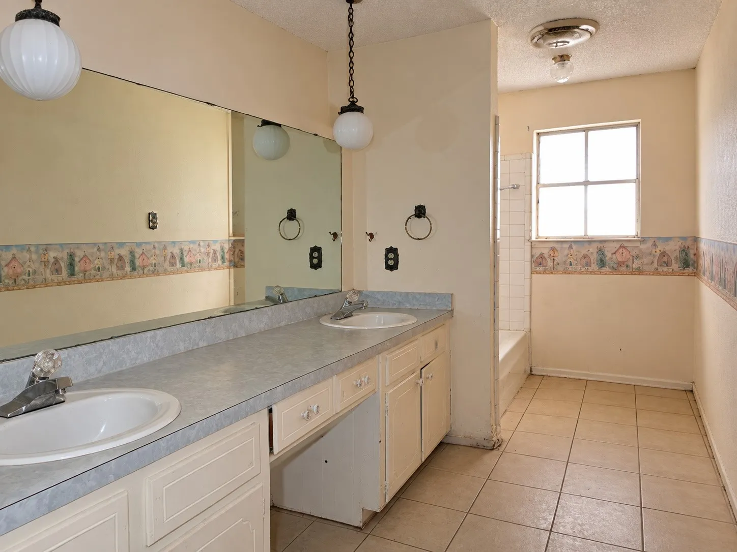 Single Family Residence For Sale in Tarrant County , 4504 Mink Drive, Haltom City, Texas 76117, 3 Bedroom, 2 Bathroom, Garage spaces, 1,930 Sqft, built in 1969, mls#21393555, Real Estate Agent in Haltom City, Homes For Sale in Tarrant county, Homes For Sale in Haltom City, Realtor in Haltom City Texas, Real Estate Brokerage Independent Realty Texas, Luminita Cordes Realtor