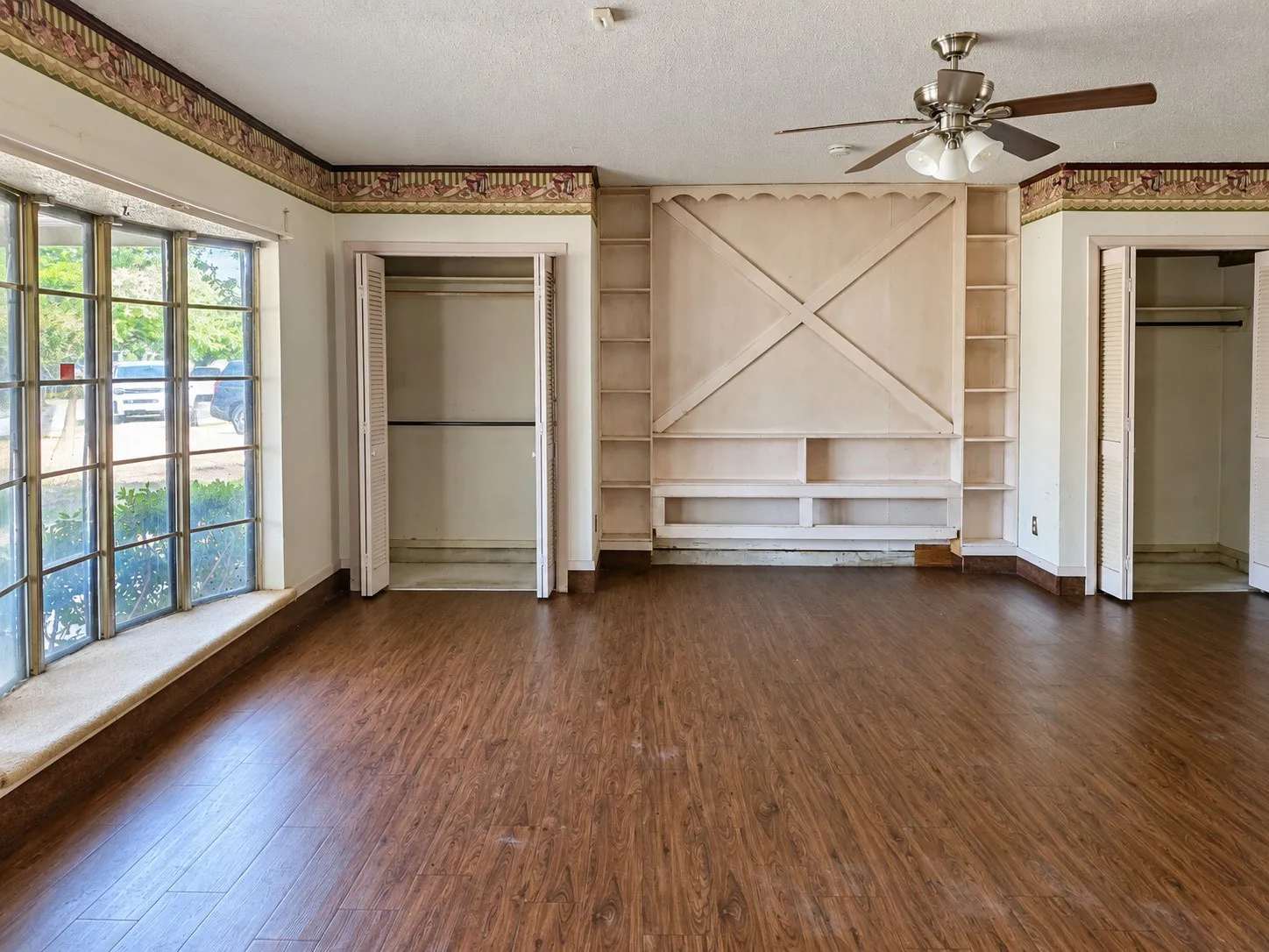 Single Family Residence For Sale in Tarrant County , 4504 Mink Drive, Haltom City, Texas 76117, 3 Bedroom, 2 Bathroom, Garage spaces, 1,930 Sqft, built in 1969, mls#21393555, Real Estate Agent in Haltom City, Homes For Sale in Tarrant county, Homes For Sale in Haltom City, Realtor in Haltom City Texas, Real Estate Brokerage Independent Realty Texas, Luminita Cordes Realtor