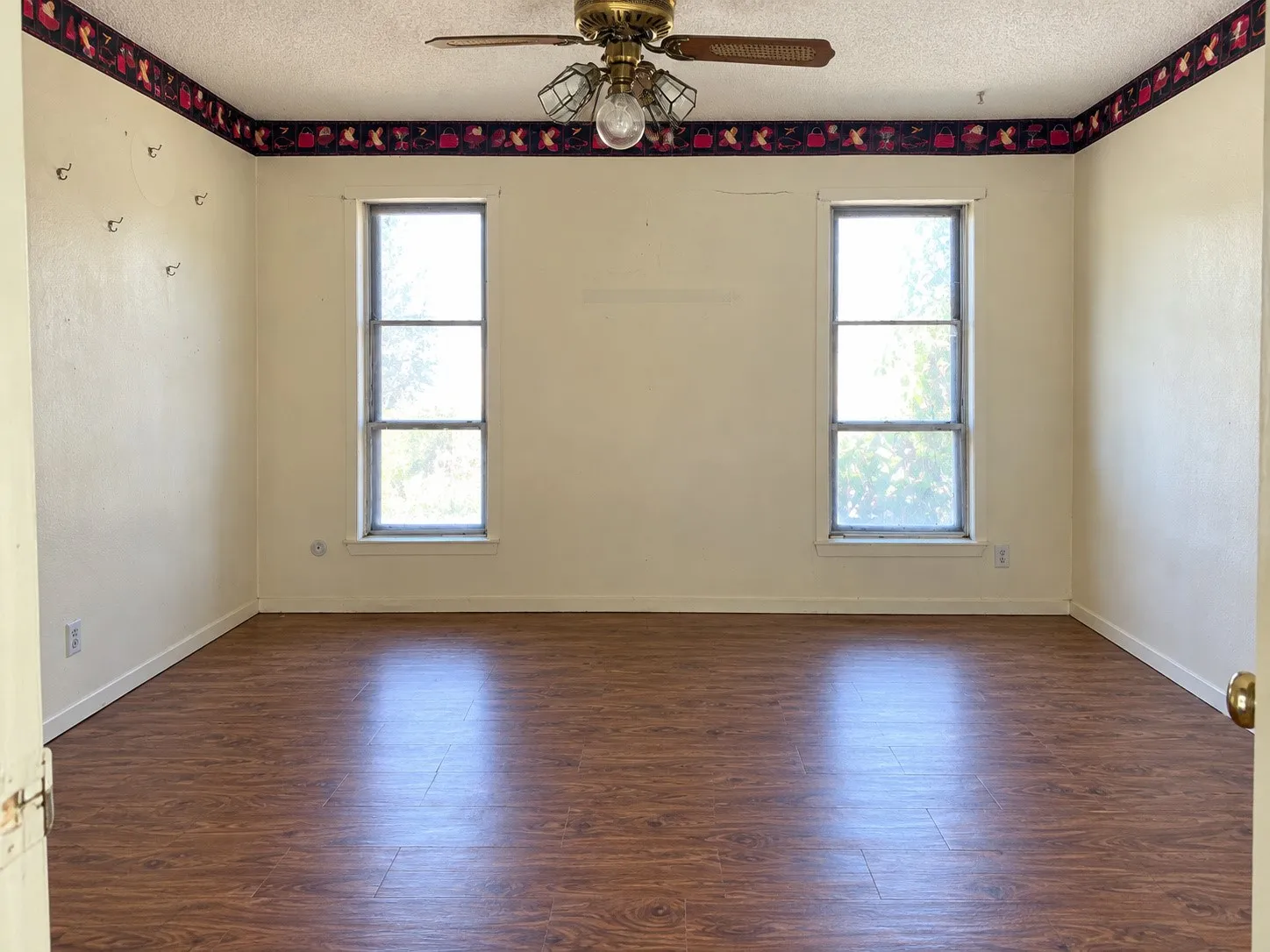 Single Family Residence For Sale in Tarrant County , 4504 Mink Drive, Haltom City, Texas 76117, 3 Bedroom, 2 Bathroom, Garage spaces, 1,930 Sqft, built in 1969, mls#21393555, Real Estate Agent in Haltom City, Homes For Sale in Tarrant county, Homes For Sale in Haltom City, Realtor in Haltom City Texas, Real Estate Brokerage Independent Realty Texas, Luminita Cordes Realtor