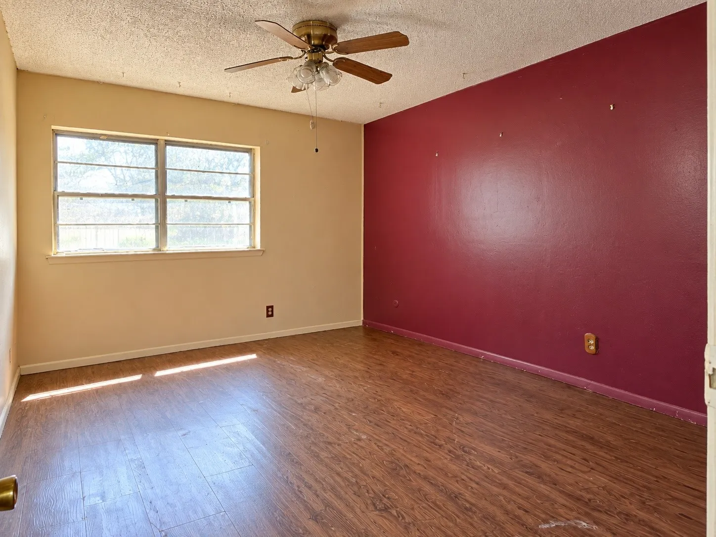 Single Family Residence For Sale in Tarrant County , 4504 Mink Drive, Haltom City, Texas 76117, 3 Bedroom, 2 Bathroom, Garage spaces, 1,930 Sqft, built in 1969, mls#21393555, Real Estate Agent in Haltom City, Homes For Sale in Tarrant county, Homes For Sale in Haltom City, Realtor in Haltom City Texas, Real Estate Brokerage Independent Realty Texas, Luminita Cordes Realtor