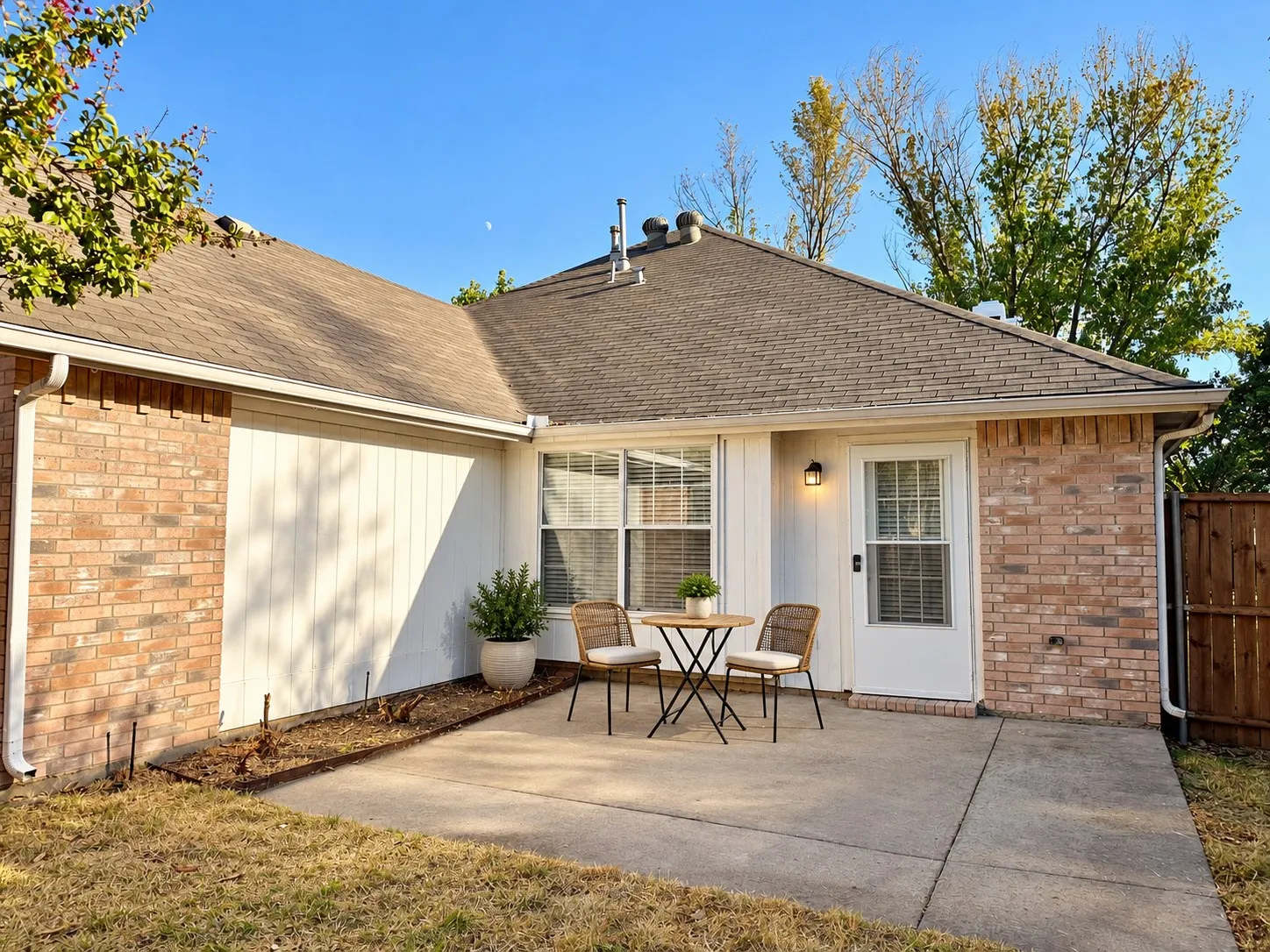Single Family Residence For Sale in Collin County , 12010 Chattanooga Drive, Frisco, Texas 75035, 3 Bedroom, 2 Bathroom, 2 Garage spaces, 1,581 Sqft, built in 1996, mls#21390007, Real Estate Agent in Frisco, Homes For Sale in Collin county, Homes For Sale in Frisco, Realtor in Frisco Texas, Real Estate Brokerage Independent Realty Texas, Luminita Cordes Realtor