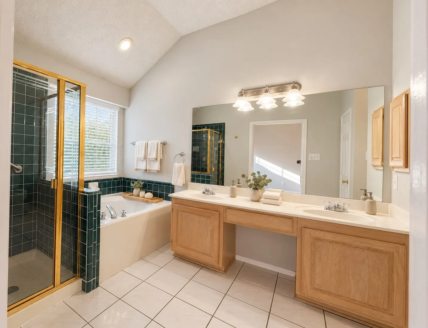Single Family Residence For Sale in Collin County , 12010 Chattanooga Drive, Frisco, Texas 75035, 3 Bedroom, 2 Bathroom, 2 Garage spaces, 1,581 Sqft, built in 1996, mls#21390007, Real Estate Agent in Frisco, Homes For Sale in Collin county, Homes For Sale in Frisco, Realtor in Frisco Texas, Real Estate Brokerage Independent Realty Texas, Luminita Cordes Realtor