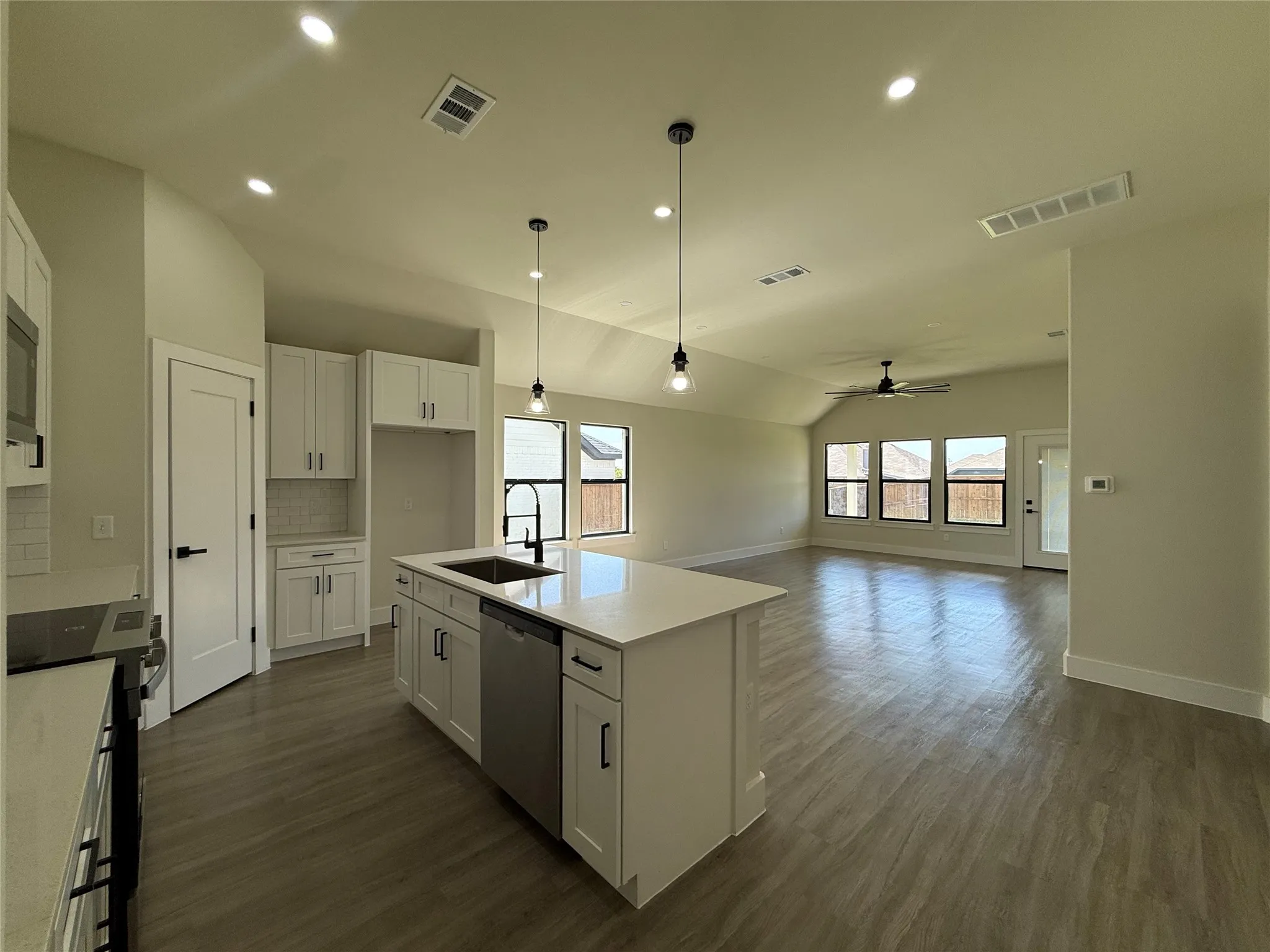 Single Family Residence For Sale in Johnson County , 209 Reliance Road, Godley, Texas 76044, 3 Bedroom, 2 Bathroom, 2 Garage spaces, 1,763 Sqft, built in 2026, mls#21386435, Real Estate Agent in Godley, Homes For Sale in Johnson county, Homes For Sale in Godley, Realtor in Godley Texas, Real Estate Brokerage Independent Realty Texas, Luminita Cordes Realtor