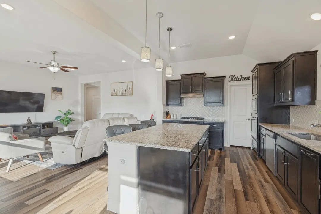 Single Family Residence For Sale in Collin County , 2225 Poppy Valley Lane, Melissa, Texas 75454, 4 Bedroom, 3 Bathroom, 2 Garage spaces, 2,398 Sqft, built in 2022, mls#21394085, Real Estate Agent in Melissa, Homes For Sale in Collin county, Homes For Sale in Melissa, Realtor in Melissa Texas, Real Estate Brokerage Independent Realty Texas, Luminita Cordes Realtor