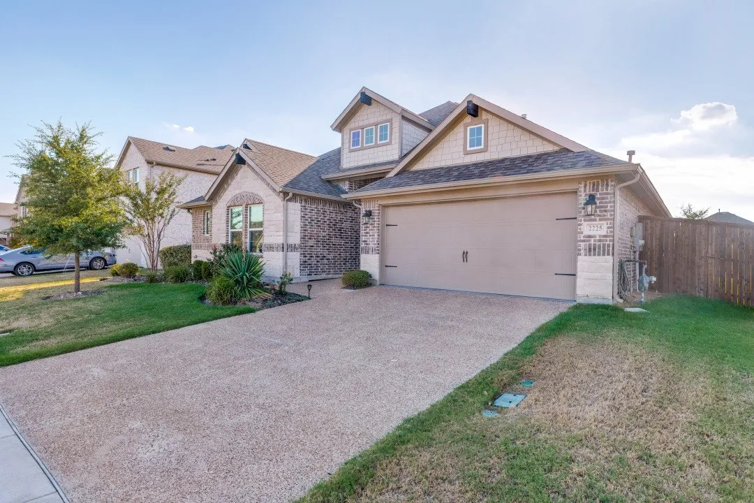 Single Family Residence For Sale in Collin County , 2225 Poppy Valley Lane, Melissa, Texas 75454, 4 Bedroom, 3 Bathroom, 2 Garage spaces, 2,398 Sqft, built in 2022, mls#21394085, Real Estate Agent in Melissa, Homes For Sale in Collin county, Homes For Sale in Melissa, Realtor in Melissa Texas, Real Estate Brokerage Independent Realty Texas, Luminita Cordes Realtor