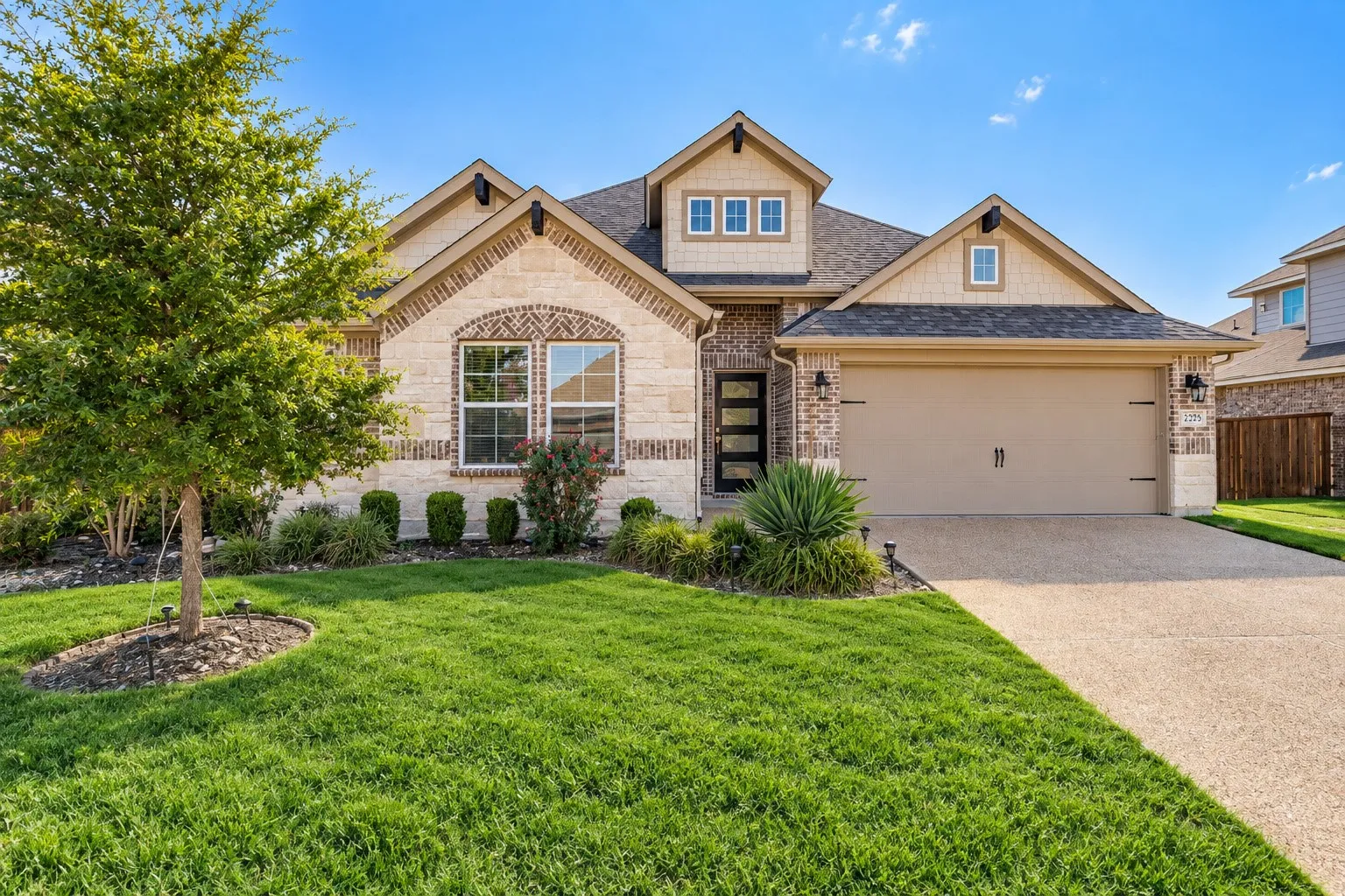 Single Family Residence For Sale in Collin County , 2225 Poppy Valley Lane, Melissa, Texas 75454, 4 Bedroom, 3 Bathroom, 2 Garage spaces, 2,398 Sqft, built in 2022, mls#21394085, Real Estate Agent in Melissa, Homes For Sale in Collin county, Homes For Sale in Melissa, Realtor in Melissa Texas, Real Estate Brokerage Independent Realty Texas, Luminita Cordes Realtor