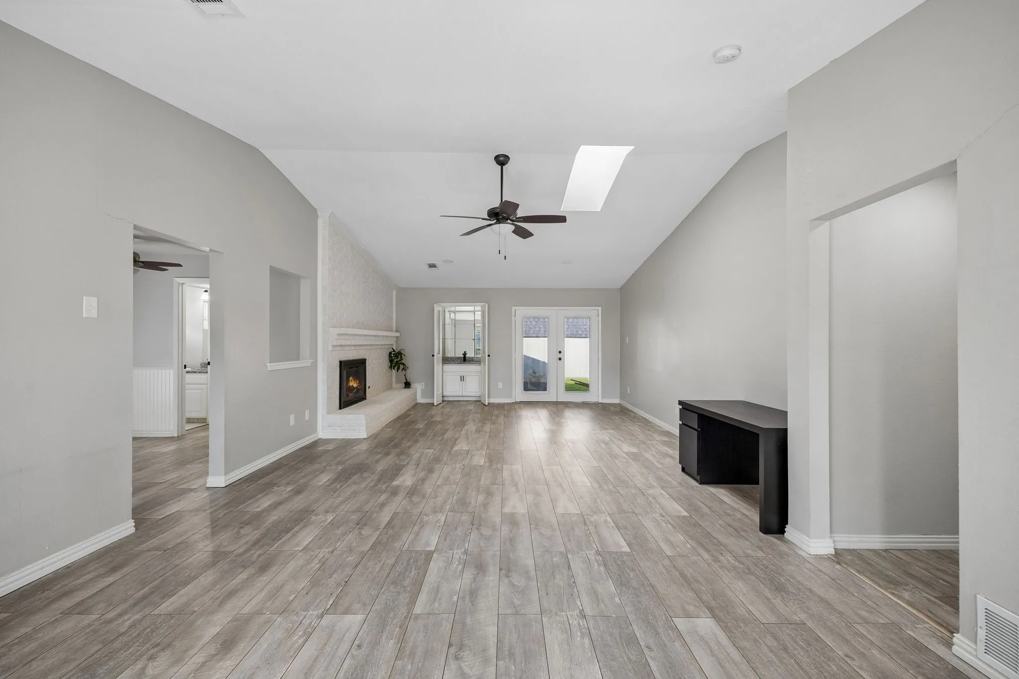 Single Family Residence For Sale in Dallas County , 1605 Versailles Drive, Richardson, Texas 75081, 4 Bedroom, 3 Bathroom, 2 Garage spaces, 1,883 Sqft, built in 1977, mls#21391176, Real Estate Agent in Richardson, Homes For Sale in Dallas county, Homes For Sale in Richardson, Realtor in Richardson Texas, Real Estate Brokerage Independent Realty Texas, Luminita Cordes Realtor