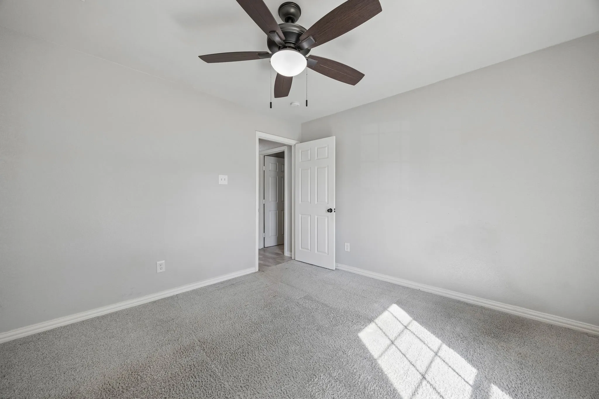 Single Family Residence For Sale in Dallas County , 1605 Versailles Drive, Richardson, Texas 75081, 4 Bedroom, 3 Bathroom, 2 Garage spaces, 1,883 Sqft, built in 1977, mls#21391176, Real Estate Agent in Richardson, Homes For Sale in Dallas county, Homes For Sale in Richardson, Realtor in Richardson Texas, Real Estate Brokerage Independent Realty Texas, Luminita Cordes Realtor