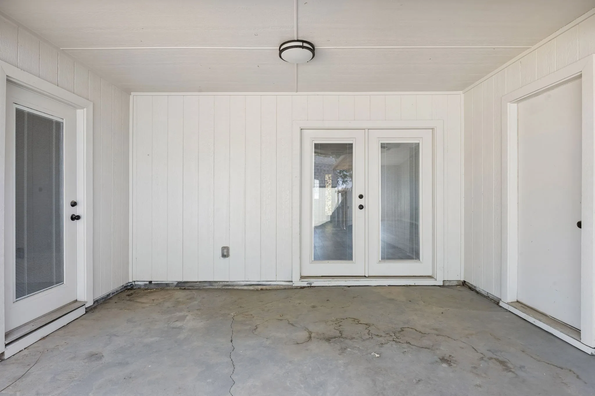 Single Family Residence For Sale in Dallas County , 1605 Versailles Drive, Richardson, Texas 75081, 4 Bedroom, 3 Bathroom, 2 Garage spaces, 1,883 Sqft, built in 1977, mls#21391176, Real Estate Agent in Richardson, Homes For Sale in Dallas county, Homes For Sale in Richardson, Realtor in Richardson Texas, Real Estate Brokerage Independent Realty Texas, Luminita Cordes Realtor