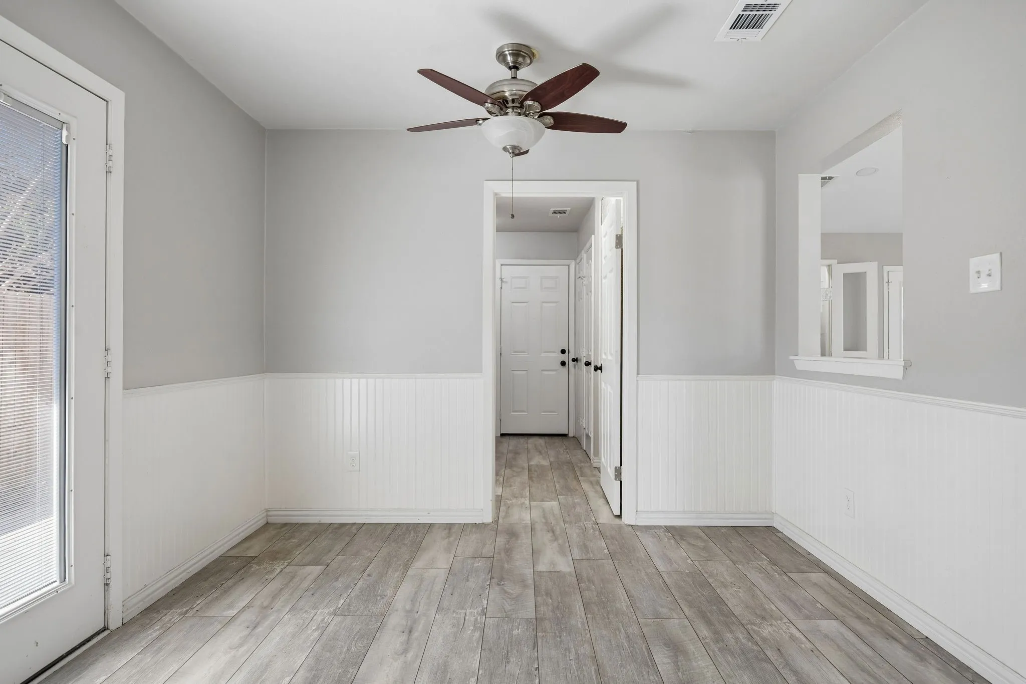 Single Family Residence For Sale in Dallas County , 1605 Versailles Drive, Richardson, Texas 75081, 4 Bedroom, 3 Bathroom, 2 Garage spaces, 1,883 Sqft, built in 1977, mls#21391176, Real Estate Agent in Richardson, Homes For Sale in Dallas county, Homes For Sale in Richardson, Realtor in Richardson Texas, Real Estate Brokerage Independent Realty Texas, Luminita Cordes Realtor