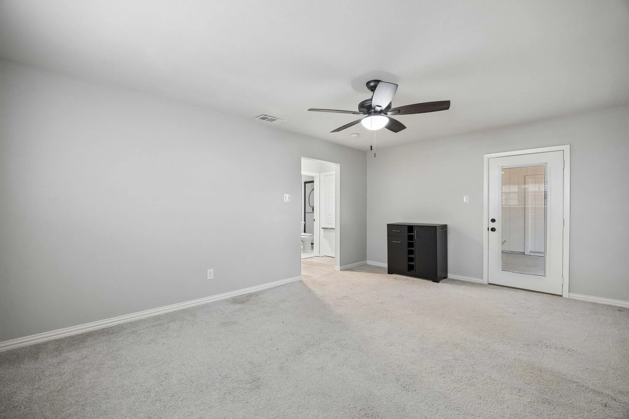 Single Family Residence For Sale in Dallas County , 1605 Versailles Drive, Richardson, Texas 75081, 4 Bedroom, 3 Bathroom, 2 Garage spaces, 1,883 Sqft, built in 1977, mls#21391176, Real Estate Agent in Richardson, Homes For Sale in Dallas county, Homes For Sale in Richardson, Realtor in Richardson Texas, Real Estate Brokerage Independent Realty Texas, Luminita Cordes Realtor