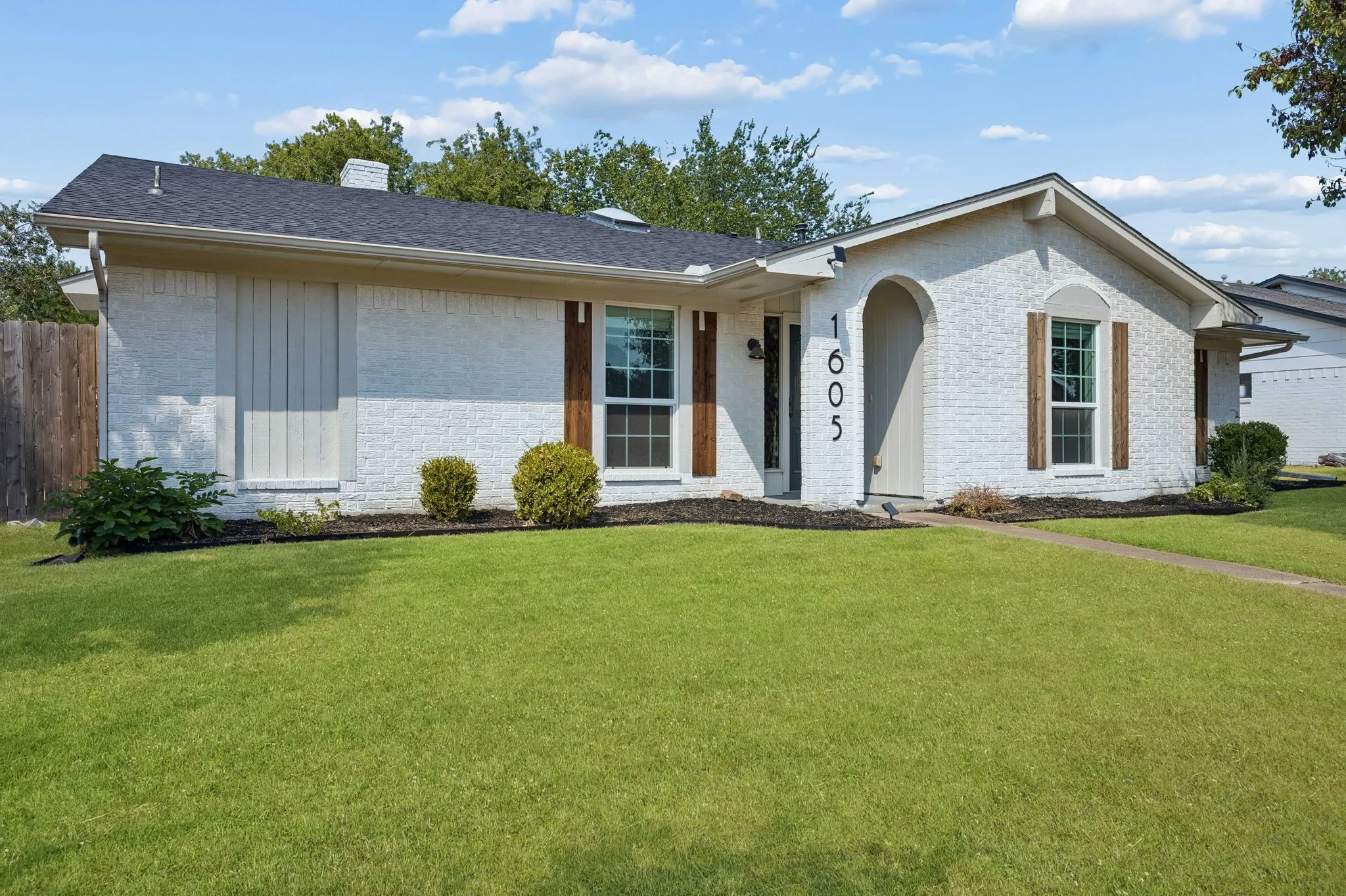 Single Family Residence For Sale in Dallas County , 1605 Versailles Drive, Richardson, Texas 75081, 4 Bedroom, 3 Bathroom, 2 Garage spaces, 1,883 Sqft, built in 1977, mls#21391176, Real Estate Agent in Richardson, Homes For Sale in Dallas county, Homes For Sale in Richardson, Realtor in Richardson Texas, Real Estate Brokerage Independent Realty Texas, Luminita Cordes Realtor