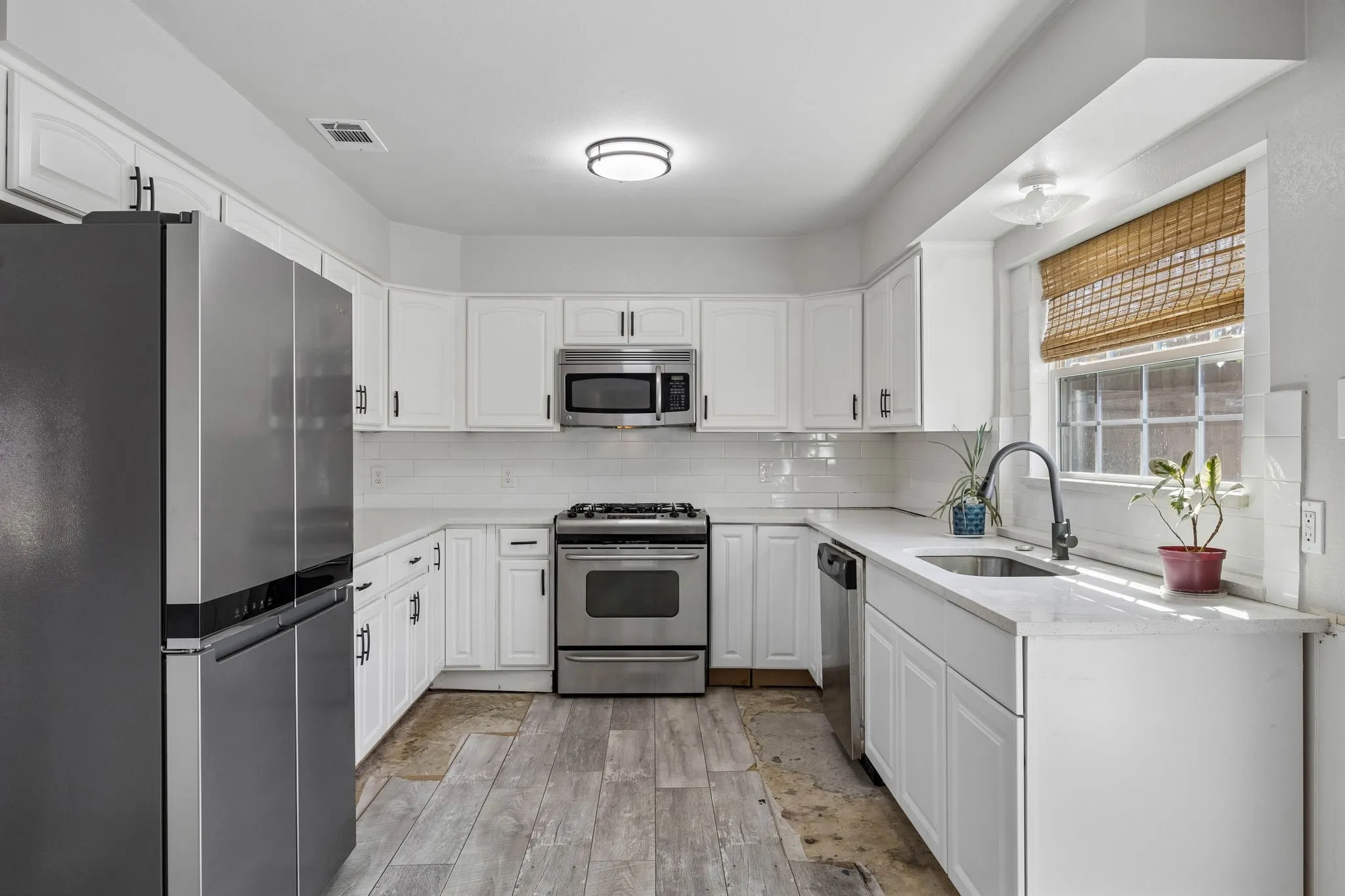 Single Family Residence For Sale in Dallas County , 1605 Versailles Drive, Richardson, Texas 75081, 4 Bedroom, 3 Bathroom, 2 Garage spaces, 1,883 Sqft, built in 1977, mls#21391176, Real Estate Agent in Richardson, Homes For Sale in Dallas county, Homes For Sale in Richardson, Realtor in Richardson Texas, Real Estate Brokerage Independent Realty Texas, Luminita Cordes Realtor