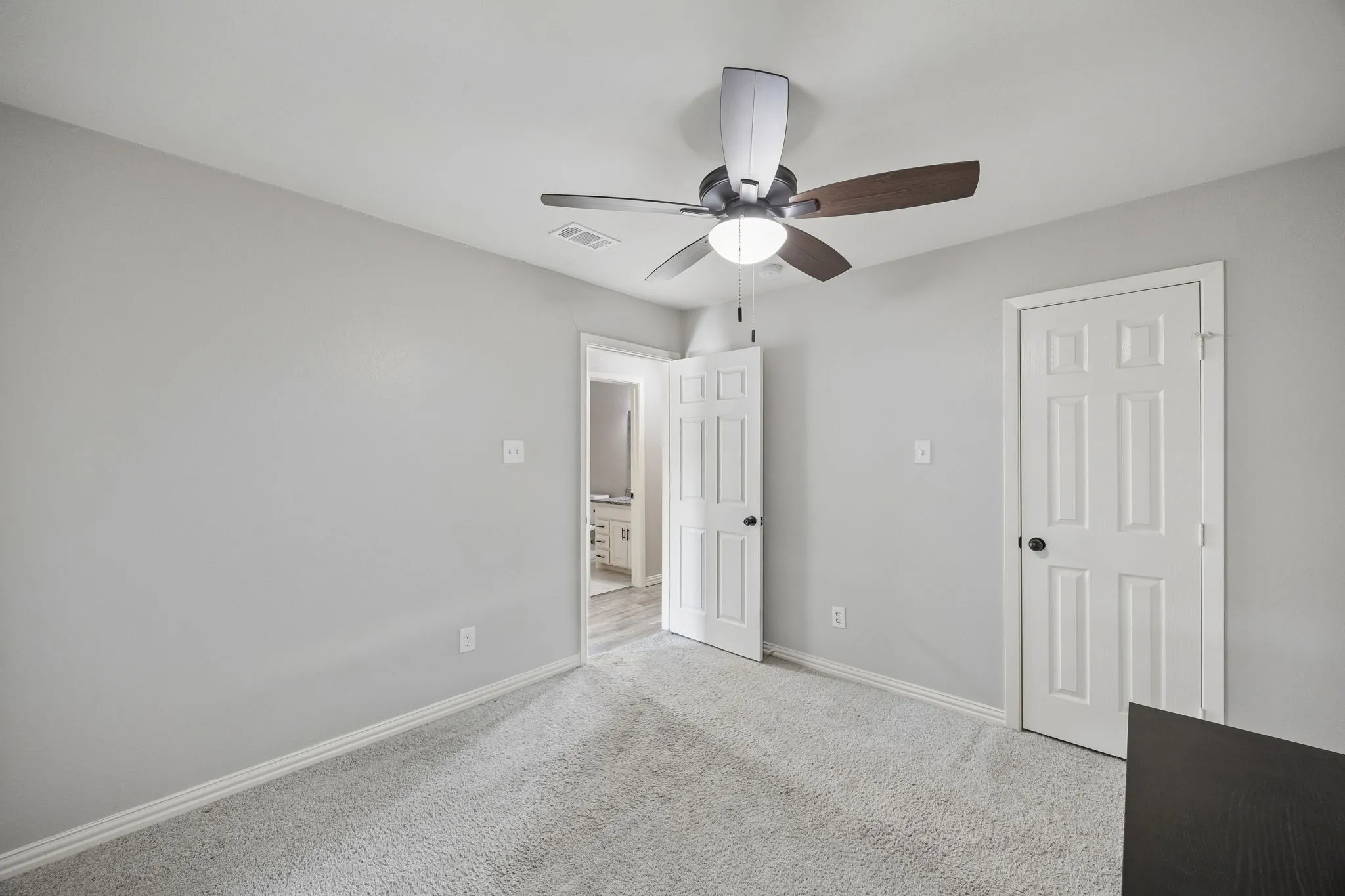 Single Family Residence For Sale in Dallas County , 1605 Versailles Drive, Richardson, Texas 75081, 4 Bedroom, 3 Bathroom, 2 Garage spaces, 1,883 Sqft, built in 1977, mls#21391176, Real Estate Agent in Richardson, Homes For Sale in Dallas county, Homes For Sale in Richardson, Realtor in Richardson Texas, Real Estate Brokerage Independent Realty Texas, Luminita Cordes Realtor