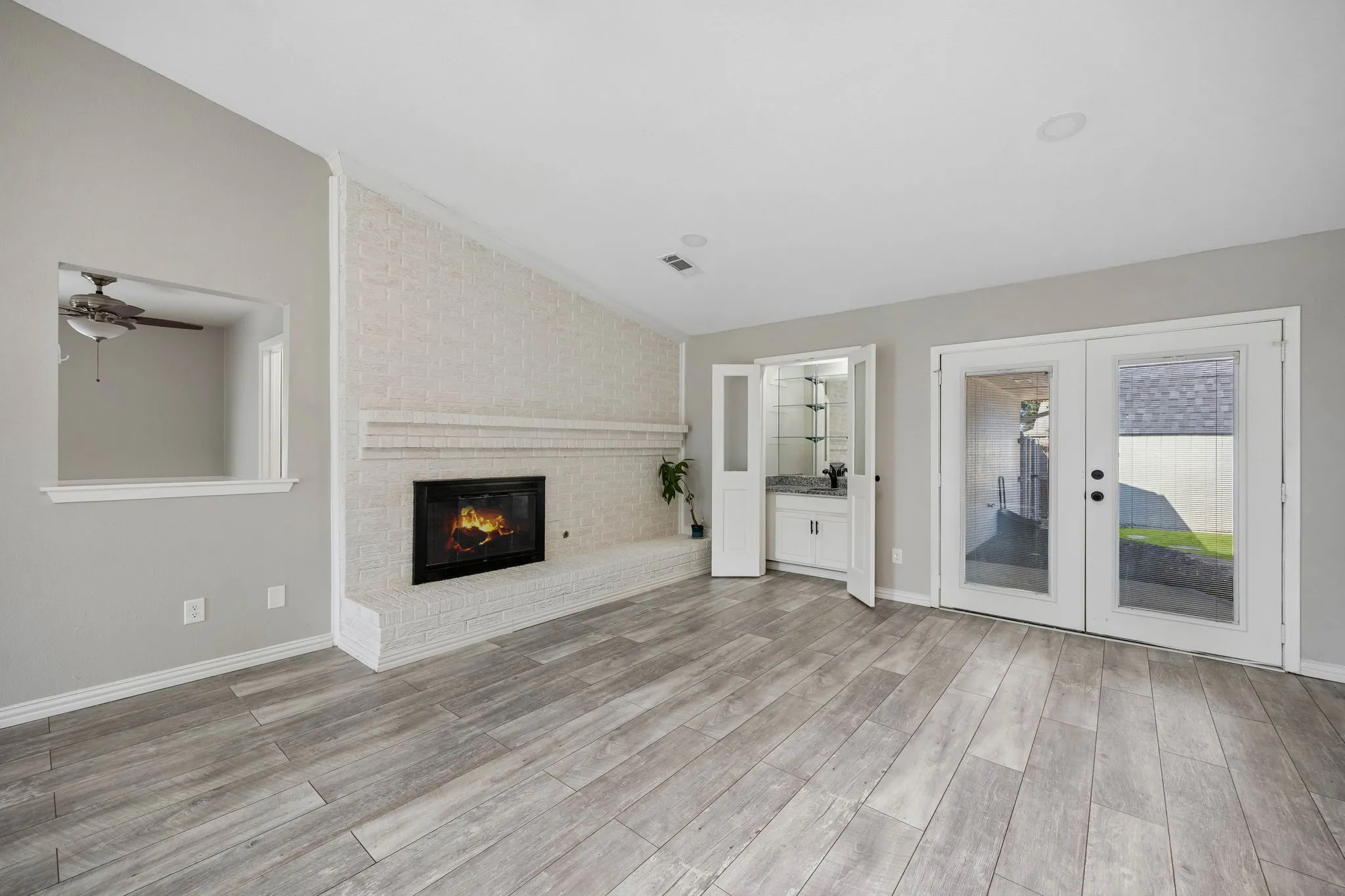 Single Family Residence For Sale in Dallas County , 1605 Versailles Drive, Richardson, Texas 75081, 4 Bedroom, 3 Bathroom, 2 Garage spaces, 1,883 Sqft, built in 1977, mls#21391176, Real Estate Agent in Richardson, Homes For Sale in Dallas county, Homes For Sale in Richardson, Realtor in Richardson Texas, Real Estate Brokerage Independent Realty Texas, Luminita Cordes Realtor