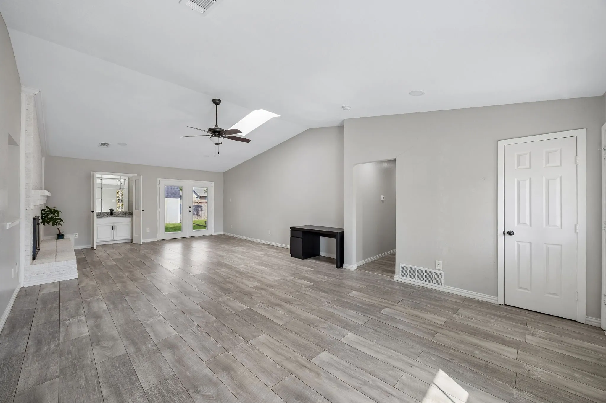 Single Family Residence For Sale in Dallas County , 1605 Versailles Drive, Richardson, Texas 75081, 4 Bedroom, 3 Bathroom, 2 Garage spaces, 1,883 Sqft, built in 1977, mls#21391176, Real Estate Agent in Richardson, Homes For Sale in Dallas county, Homes For Sale in Richardson, Realtor in Richardson Texas, Real Estate Brokerage Independent Realty Texas, Luminita Cordes Realtor