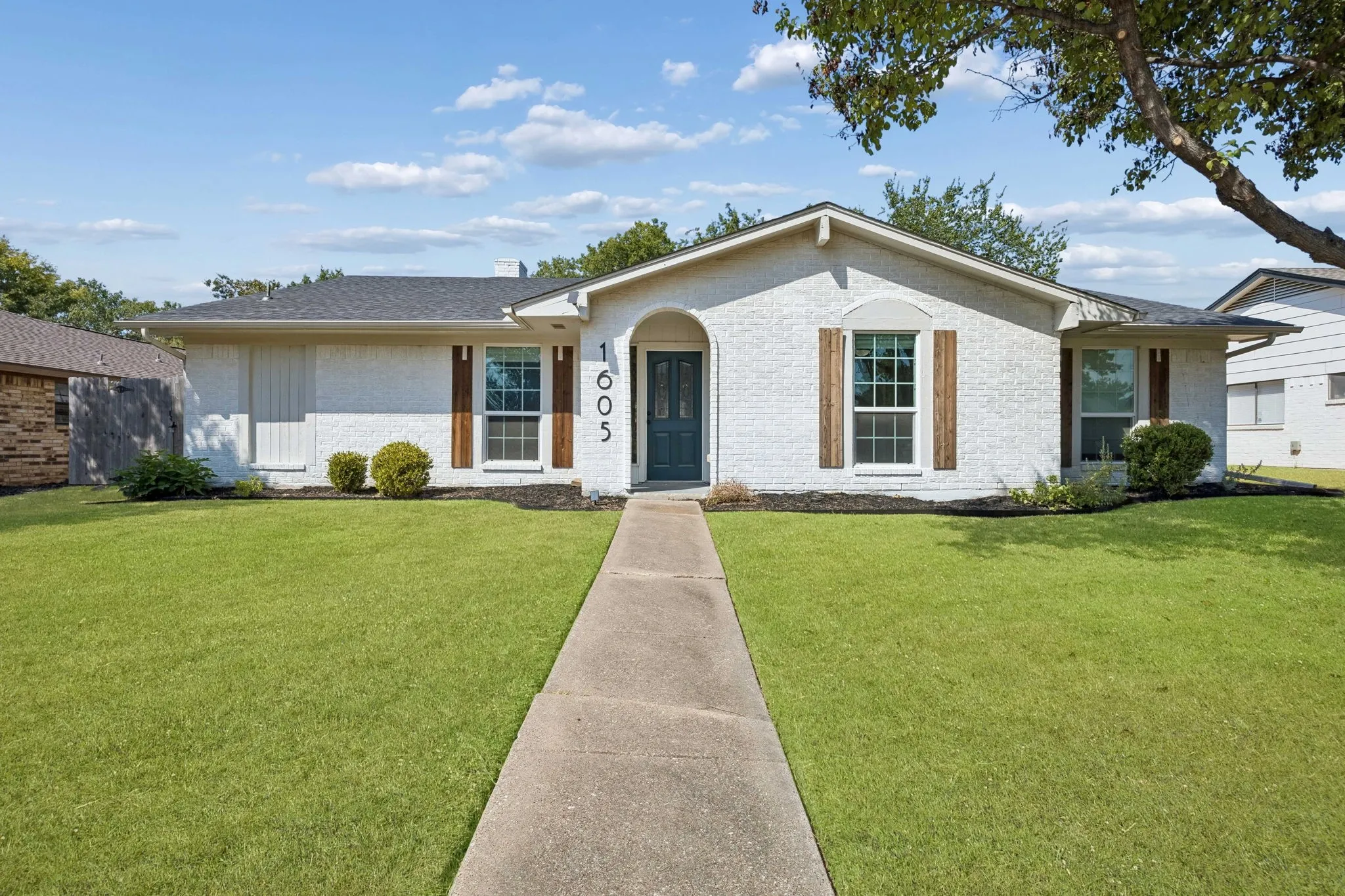 Single Family Residence For Sale in Dallas County , 1605 Versailles Drive, Richardson, Texas 75081, 4 Bedroom, 3 Bathroom, 2 Garage spaces, 1,883 Sqft, built in 1977, mls#21391176, Real Estate Agent in Richardson, Homes For Sale in Dallas county, Homes For Sale in Richardson, Realtor in Richardson Texas, Real Estate Brokerage Independent Realty Texas, Luminita Cordes Realtor