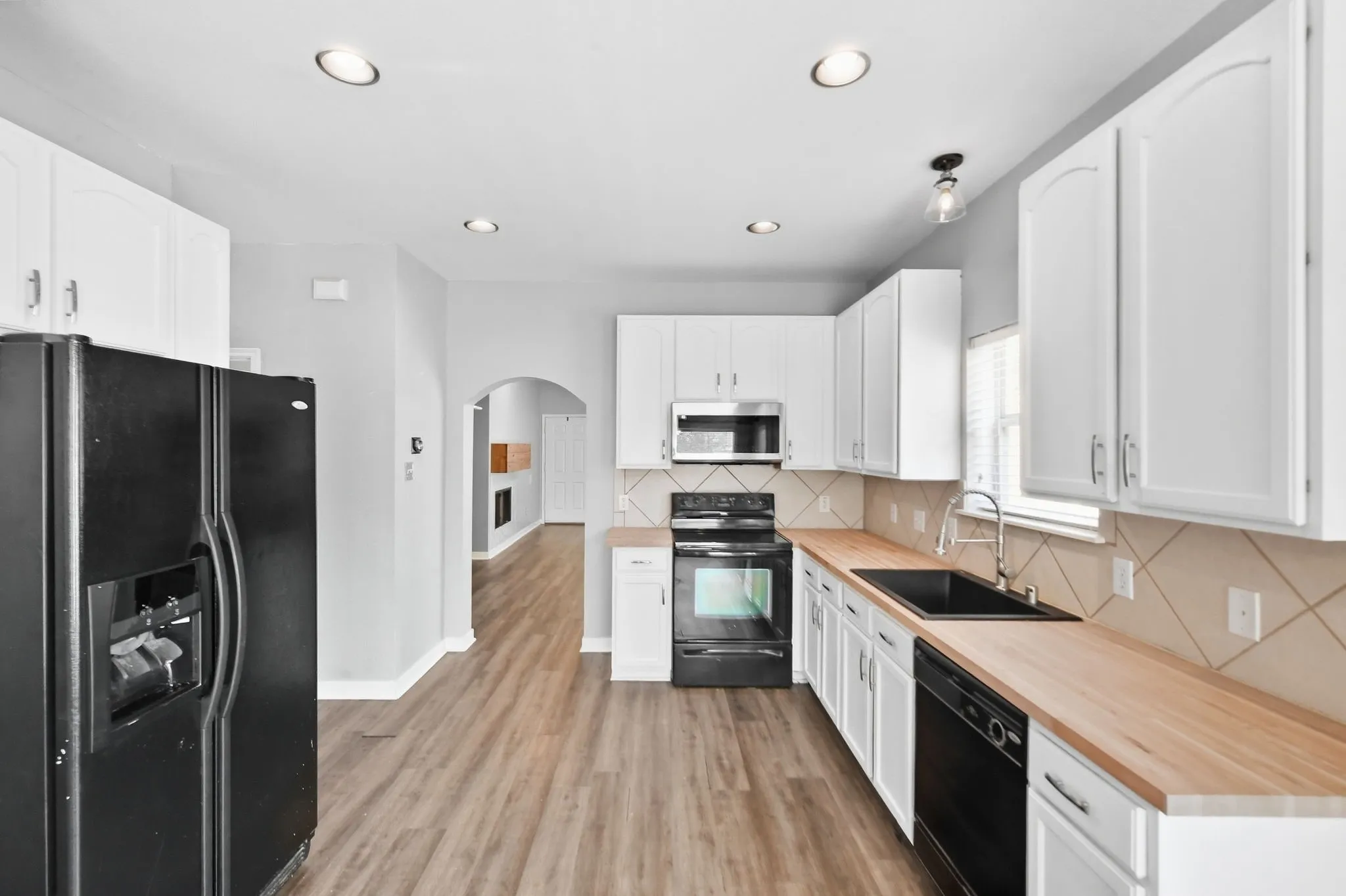 Single Family Residence For Sale in Denton County , 1116 Grey Fox Drive, Savannah, Texas 76227, 3 Bedroom, 3 Bathroom, 2 Garage spaces, 1,676 Sqft, built in 2006, mls#21392913, Real Estate Agent in Savannah, Homes For Sale in Denton county, Homes For Sale in Savannah, Realtor in Savannah Texas, Real Estate Brokerage Independent Realty Texas, Luminita Cordes Realtor