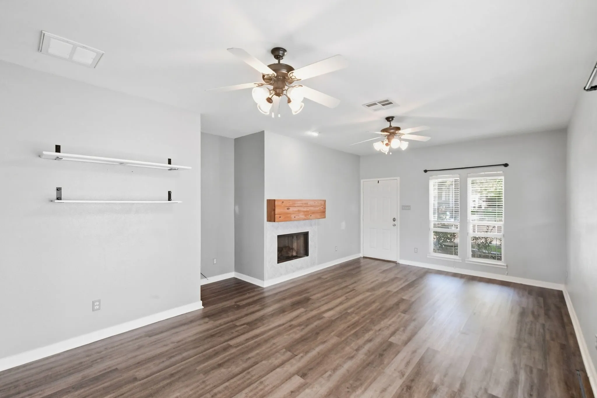 Single Family Residence For Sale in Denton County , 1116 Grey Fox Drive, Savannah, Texas 76227, 3 Bedroom, 3 Bathroom, 2 Garage spaces, 1,676 Sqft, built in 2006, mls#21392913, Real Estate Agent in Savannah, Homes For Sale in Denton county, Homes For Sale in Savannah, Realtor in Savannah Texas, Real Estate Brokerage Independent Realty Texas, Luminita Cordes Realtor