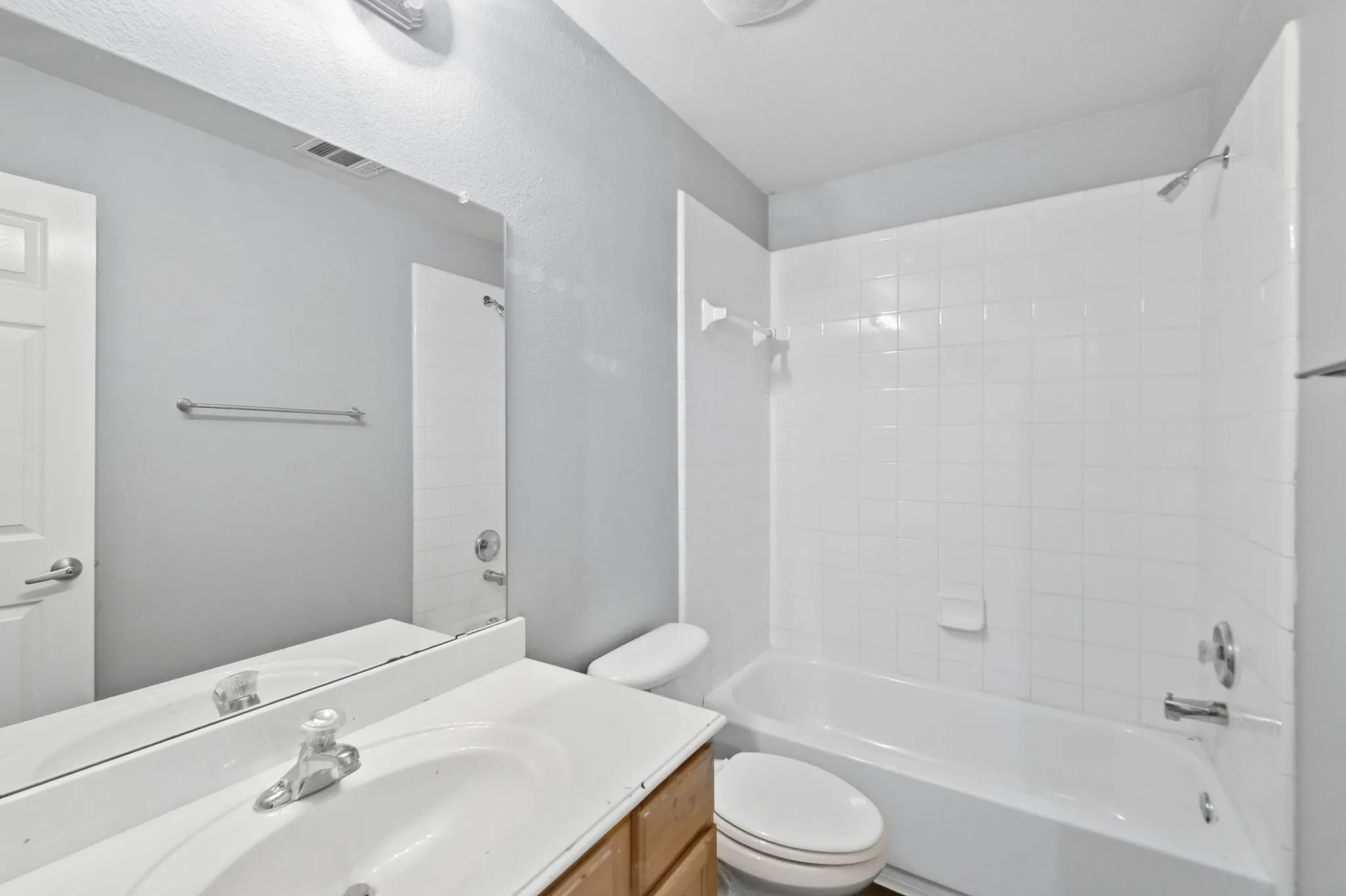 Single Family Residence For Sale in Denton County , 1116 Grey Fox Drive, Savannah, Texas 76227, 3 Bedroom, 3 Bathroom, 2 Garage spaces, 1,676 Sqft, built in 2006, mls#21392913, Real Estate Agent in Savannah, Homes For Sale in Denton county, Homes For Sale in Savannah, Realtor in Savannah Texas, Real Estate Brokerage Independent Realty Texas, Luminita Cordes Realtor