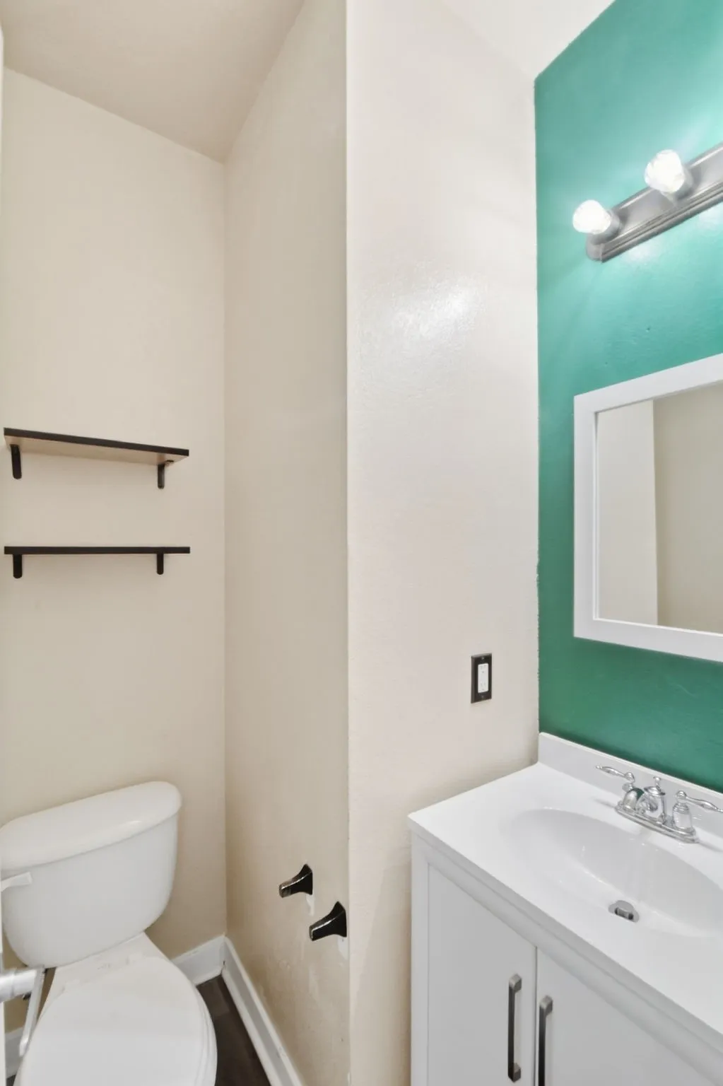 1/2 Bathroom