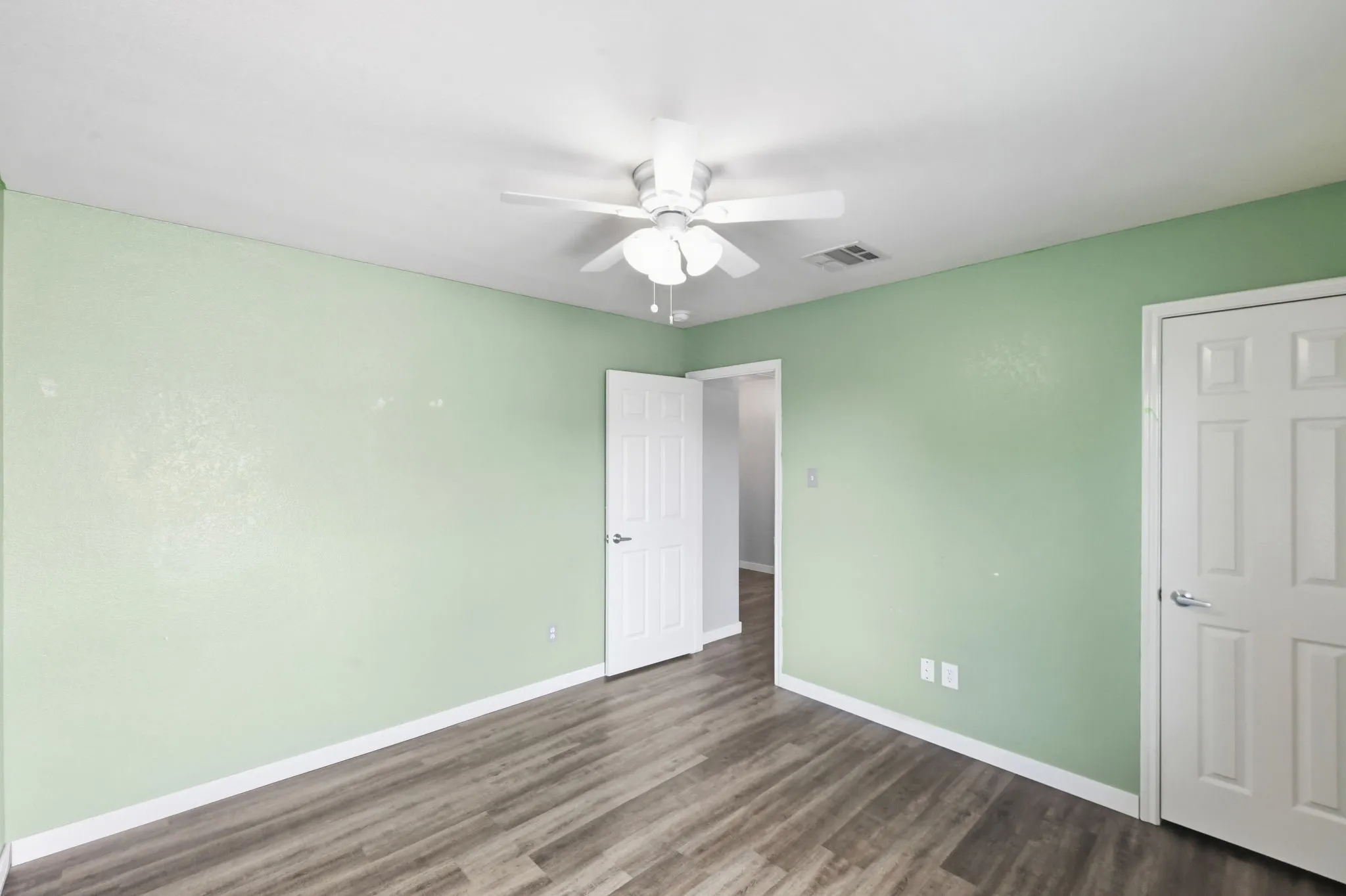 Single Family Residence For Sale in Denton County , 1116 Grey Fox Drive, Savannah, Texas 76227, 3 Bedroom, 3 Bathroom, 2 Garage spaces, 1,676 Sqft, built in 2006, mls#21392913, Real Estate Agent in Savannah, Homes For Sale in Denton county, Homes For Sale in Savannah, Realtor in Savannah Texas, Real Estate Brokerage Independent Realty Texas, Luminita Cordes Realtor