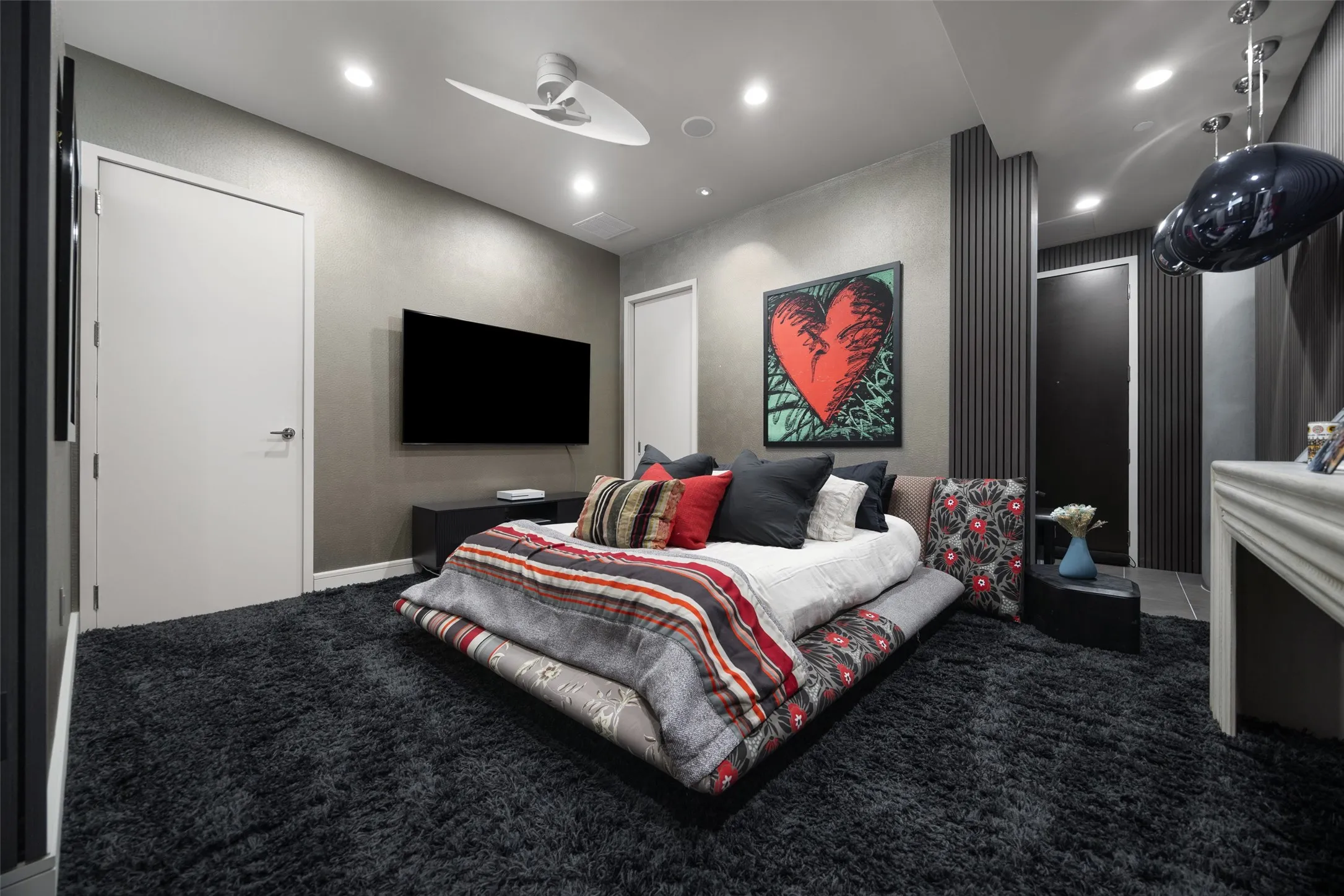 Condominium For Sale in Dallas County , 2408 Victory Park Lane 1240, Dallas, Texas 75219, 3 Bedroom, 3 Bathroom, 2 Garage spaces, 2,444 Sqft, built in 2005, mls#21394434, Real Estate Agent in Dallas, Homes For Sale in Dallas county, Homes For Sale in Dallas, Realtor in Dallas Texas, Real Estate Brokerage Independent Realty Texas, Luminita Cordes Realtor