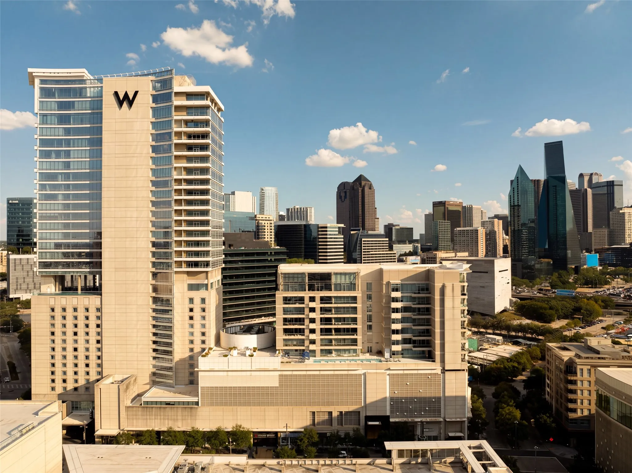 Condominium For Sale in Dallas County , 2408 Victory Park Lane 1240, Dallas, Texas 75219, 3 Bedroom, 3 Bathroom, 2 Garage spaces, 2,444 Sqft, built in 2005, mls#21394434, Real Estate Agent in Dallas, Homes For Sale in Dallas county, Homes For Sale in Dallas, Realtor in Dallas Texas, Real Estate Brokerage Independent Realty Texas, Luminita Cordes Realtor