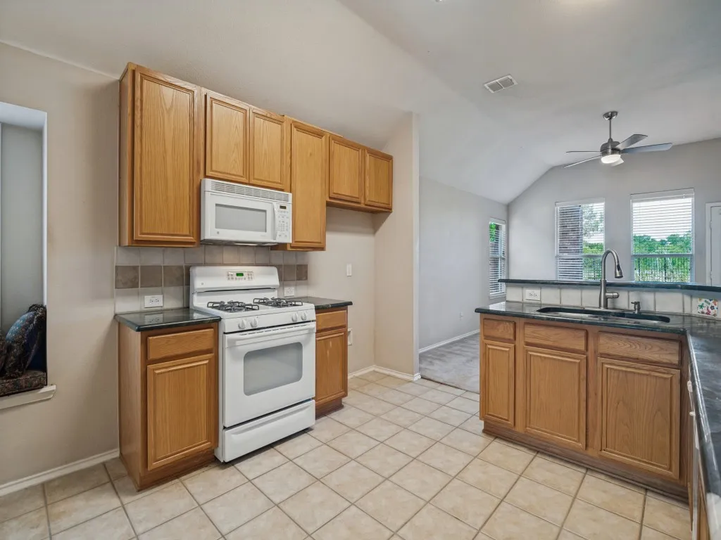 Single Family Residence For Sale in Dallas County , 9421 Links Fairway Drive, Rowlett, Texas 75089, 4 Bedroom, 2 Bathroom, 2 Garage spaces, 1,907 Sqft, built in 2003, mls#21374145, Real Estate Agent in Rowlett, Homes For Sale in Dallas county, Homes For Sale in Rowlett, Realtor in Rowlett Texas, Real Estate Brokerage Independent Realty Texas, Luminita Cordes Realtor