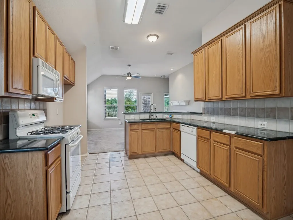Single Family Residence For Sale in Dallas County , 9421 Links Fairway Drive, Rowlett, Texas 75089, 4 Bedroom, 2 Bathroom, 2 Garage spaces, 1,907 Sqft, built in 2003, mls#21374145, Real Estate Agent in Rowlett, Homes For Sale in Dallas county, Homes For Sale in Rowlett, Realtor in Rowlett Texas, Real Estate Brokerage Independent Realty Texas, Luminita Cordes Realtor