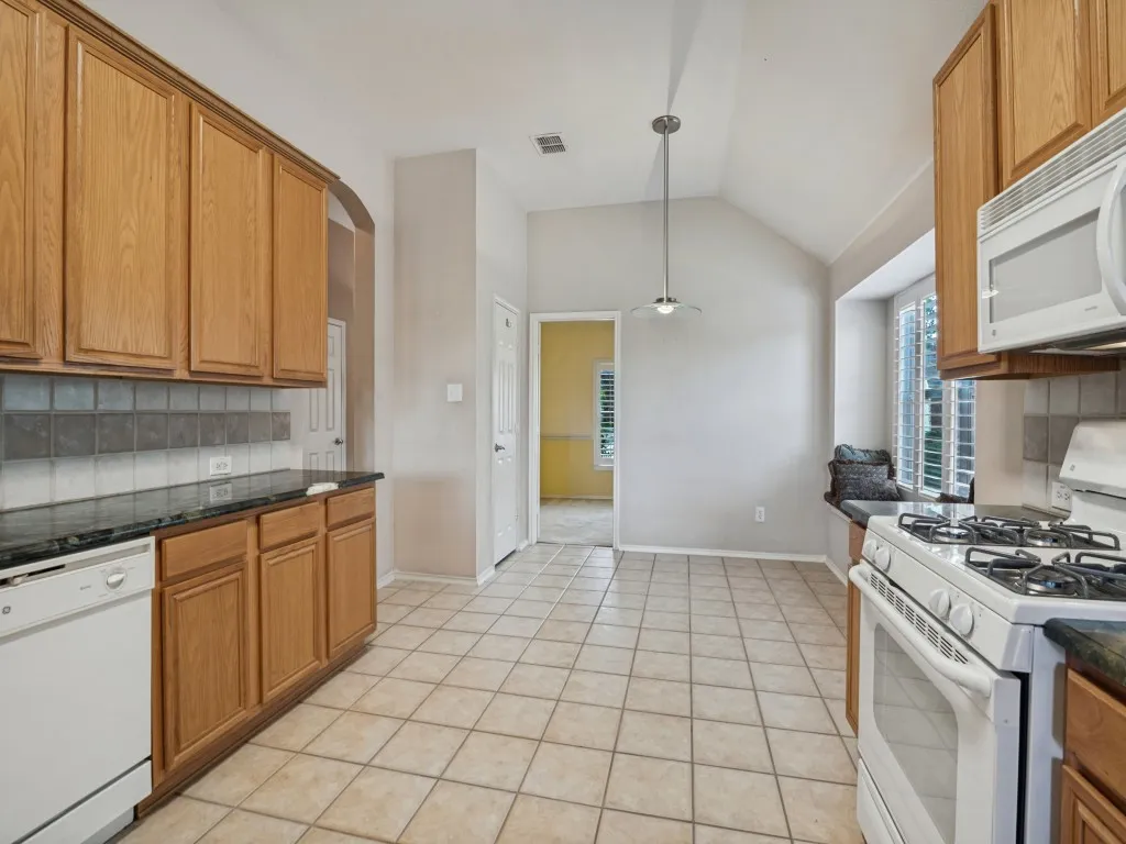 Single Family Residence For Sale in Dallas County , 9421 Links Fairway Drive, Rowlett, Texas 75089, 4 Bedroom, 2 Bathroom, 2 Garage spaces, 1,907 Sqft, built in 2003, mls#21374145, Real Estate Agent in Rowlett, Homes For Sale in Dallas county, Homes For Sale in Rowlett, Realtor in Rowlett Texas, Real Estate Brokerage Independent Realty Texas, Luminita Cordes Realtor