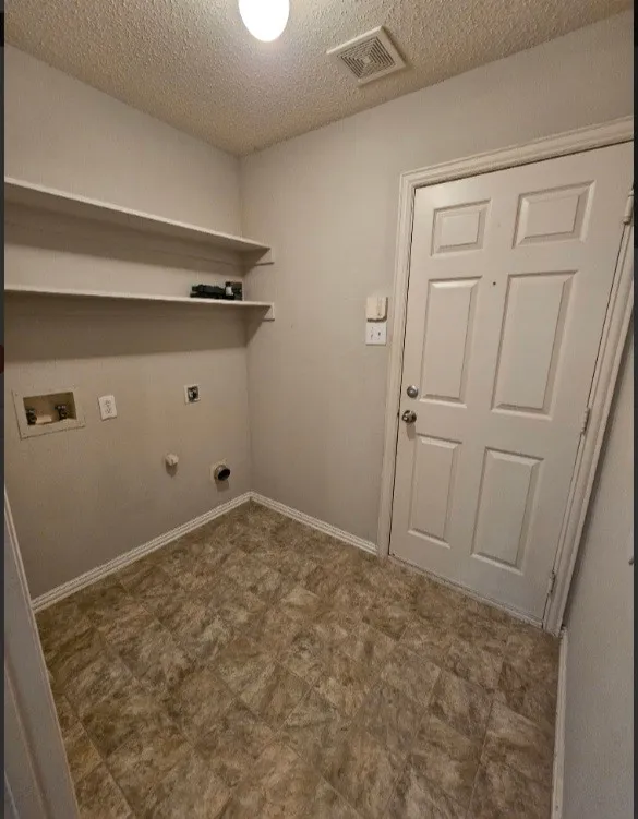 Single Family Residence For Rent in Collin County , 4317 Heath Court, Plano, Texas 75024, 4 Bedroom, 2 Bathroom, 2 Garage spaces, 2,107 Sqft, built in 1997, mls#21394466, Real Estate Agent in Plano, Homes For Rent in Collin county, Homes For Rent in Plano, Realtor in Plano Texas, Real Estate Brokerage Independent Realty Texas, Luminita Cordes Realtor