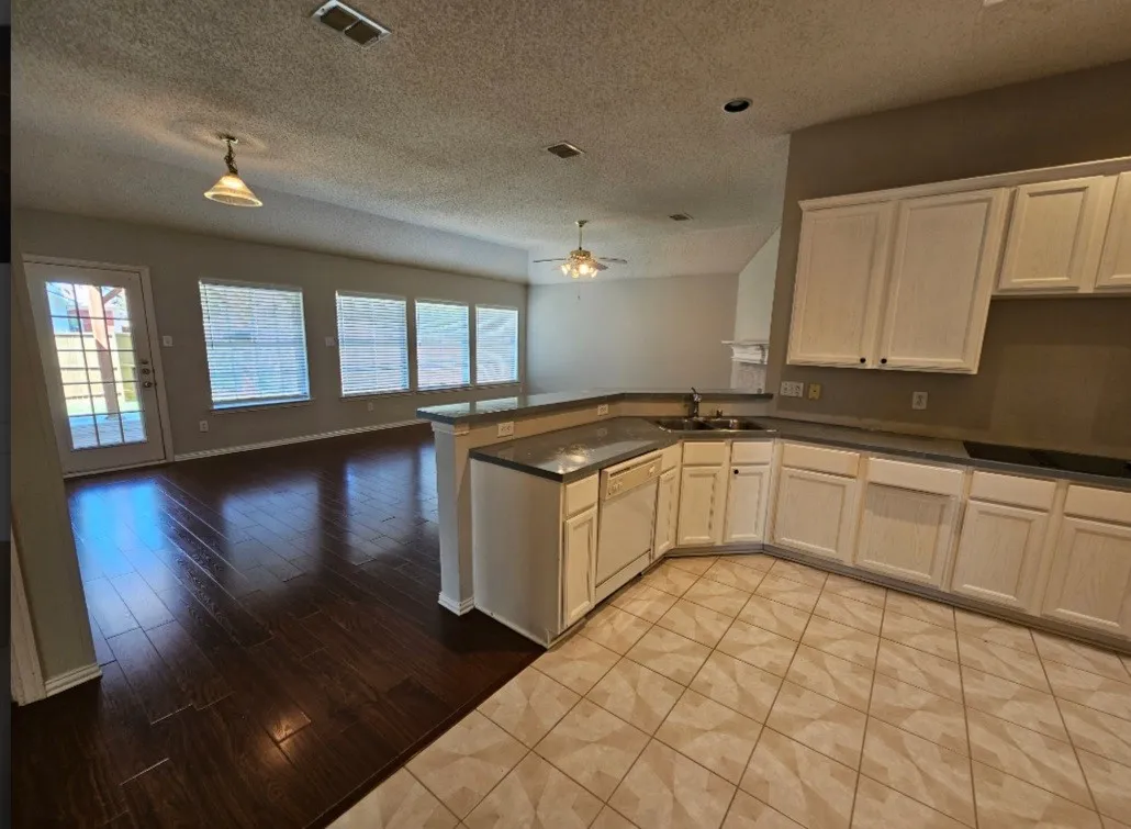 Single Family Residence For Rent in Collin County , 4317 Heath Court, Plano, Texas 75024, 4 Bedroom, 2 Bathroom, 2 Garage spaces, 2,107 Sqft, built in 1997, mls#21394466, Real Estate Agent in Plano, Homes For Rent in Collin county, Homes For Rent in Plano, Realtor in Plano Texas, Real Estate Brokerage Independent Realty Texas, Luminita Cordes Realtor