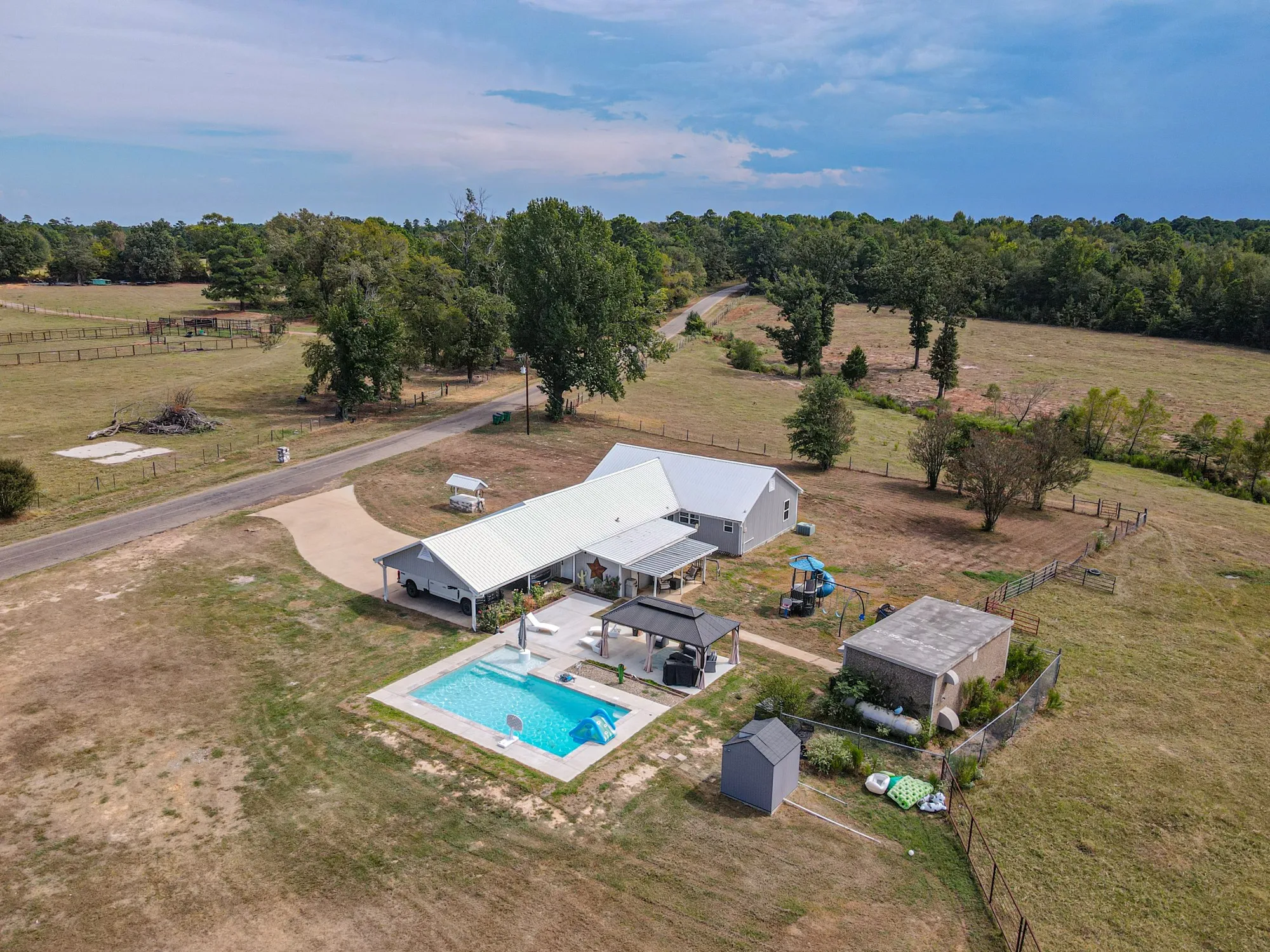 Single Family Residence For Sale in Harrison County , 2162 Blackburn Road, Diana, Texas 75640, 5 Bedroom, 2 Bathroom, Garage spaces, 2,364 Sqft, built in 1948, mls#21394470, Real Estate Agent in Diana, Homes For Sale in Harrison county, Homes For Sale in Diana, Realtor in Diana Texas, Real Estate Brokerage Independent Realty Texas, Luminita Cordes Realtor