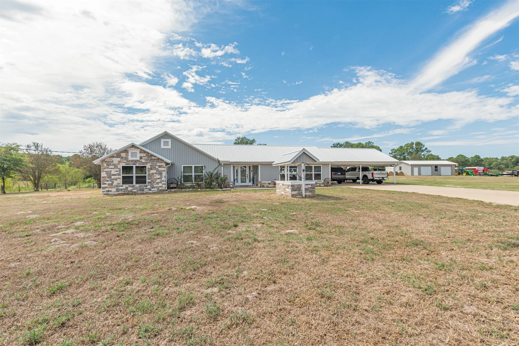 Single Family Residence For Sale in Harrison County , 2162 Blackburn Road, Diana, Texas 75640, 5 Bedroom, 2 Bathroom, Garage spaces, 2,364 Sqft, built in 1948, mls#21394470, Real Estate Agent in Diana, Homes For Sale in Harrison county, Homes For Sale in Diana, Realtor in Diana Texas, Real Estate Brokerage Independent Realty Texas, Luminita Cordes Realtor
