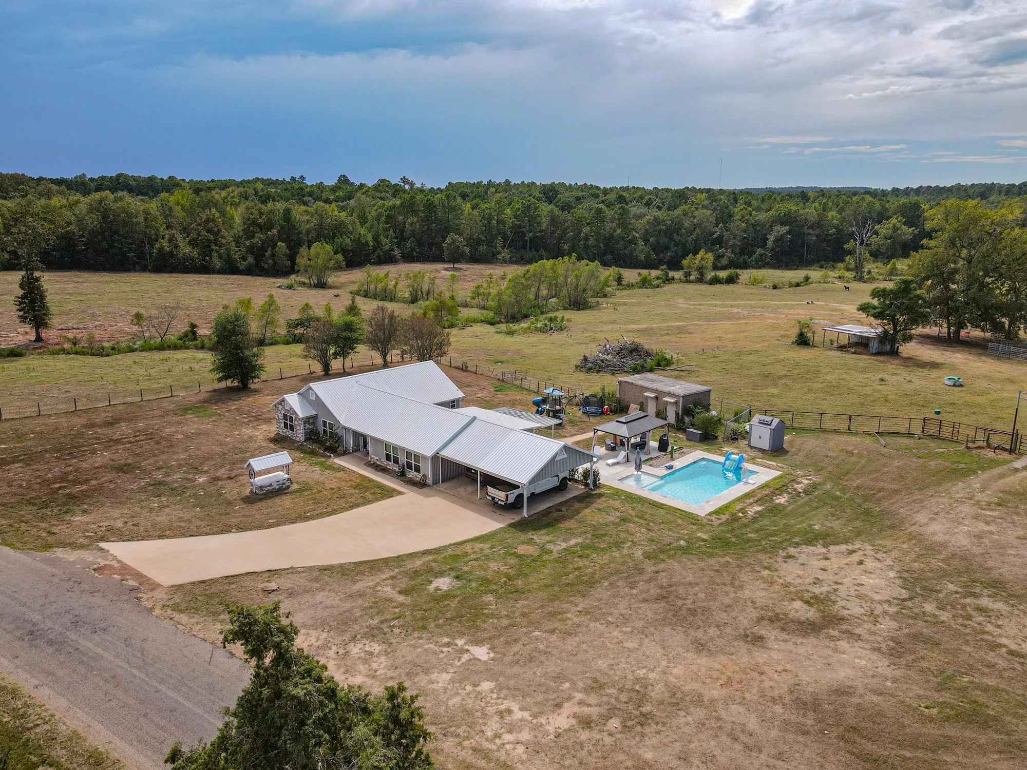 Single Family Residence For Sale in Harrison County , 2162 Blackburn Road, Diana, Texas 75640, 5 Bedroom, 2 Bathroom, Garage spaces, 2,364 Sqft, built in 1948, mls#21394470, Real Estate Agent in Diana, Homes For Sale in Harrison county, Homes For Sale in Diana, Realtor in Diana Texas, Real Estate Brokerage Independent Realty Texas, Luminita Cordes Realtor