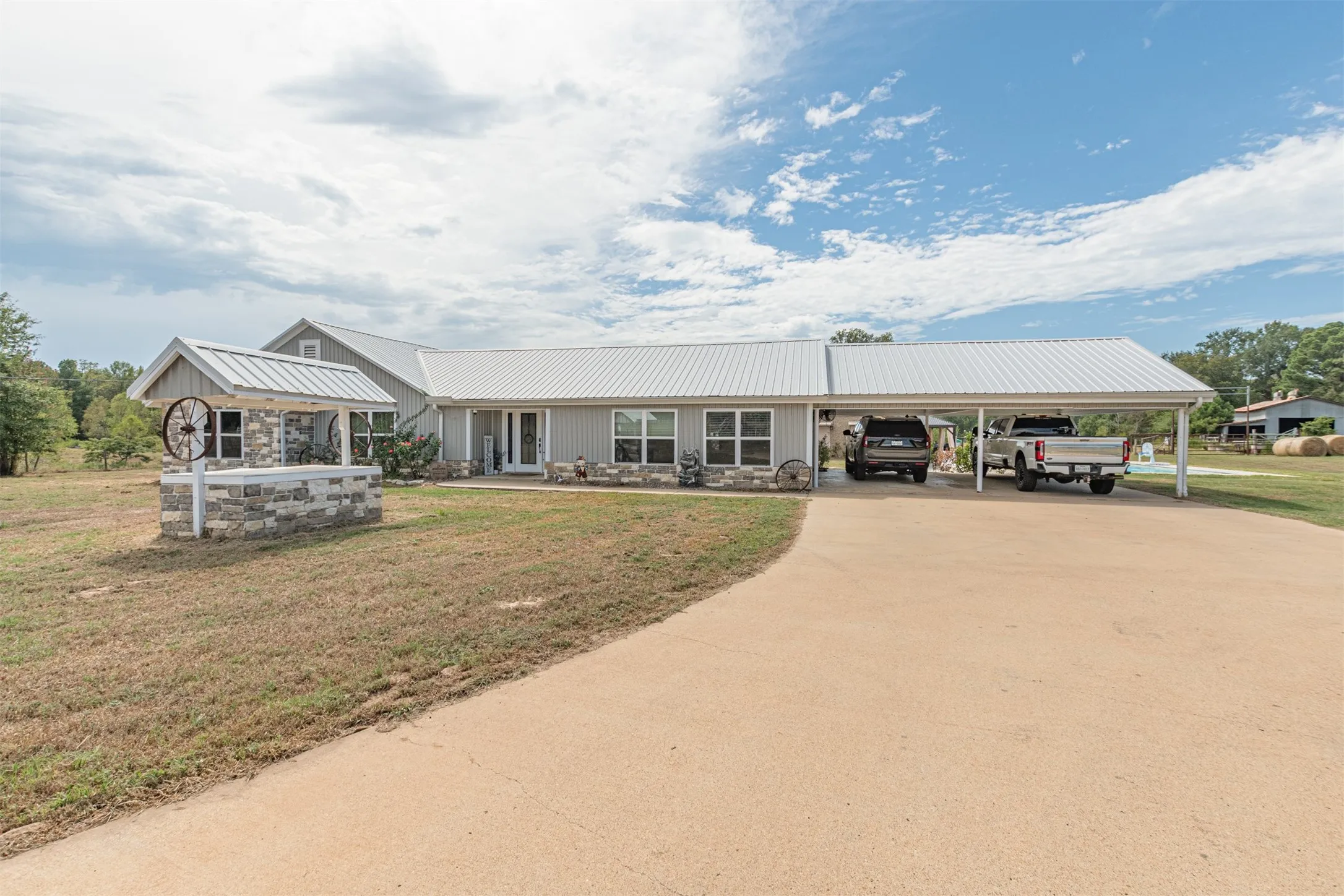 Single Family Residence For Sale in Harrison County , 2162 Blackburn Road, Diana, Texas 75640, 5 Bedroom, 2 Bathroom, Garage spaces, 2,364 Sqft, built in 1948, mls#21394470, Real Estate Agent in Diana, Homes For Sale in Harrison county, Homes For Sale in Diana, Realtor in Diana Texas, Real Estate Brokerage Independent Realty Texas, Luminita Cordes Realtor