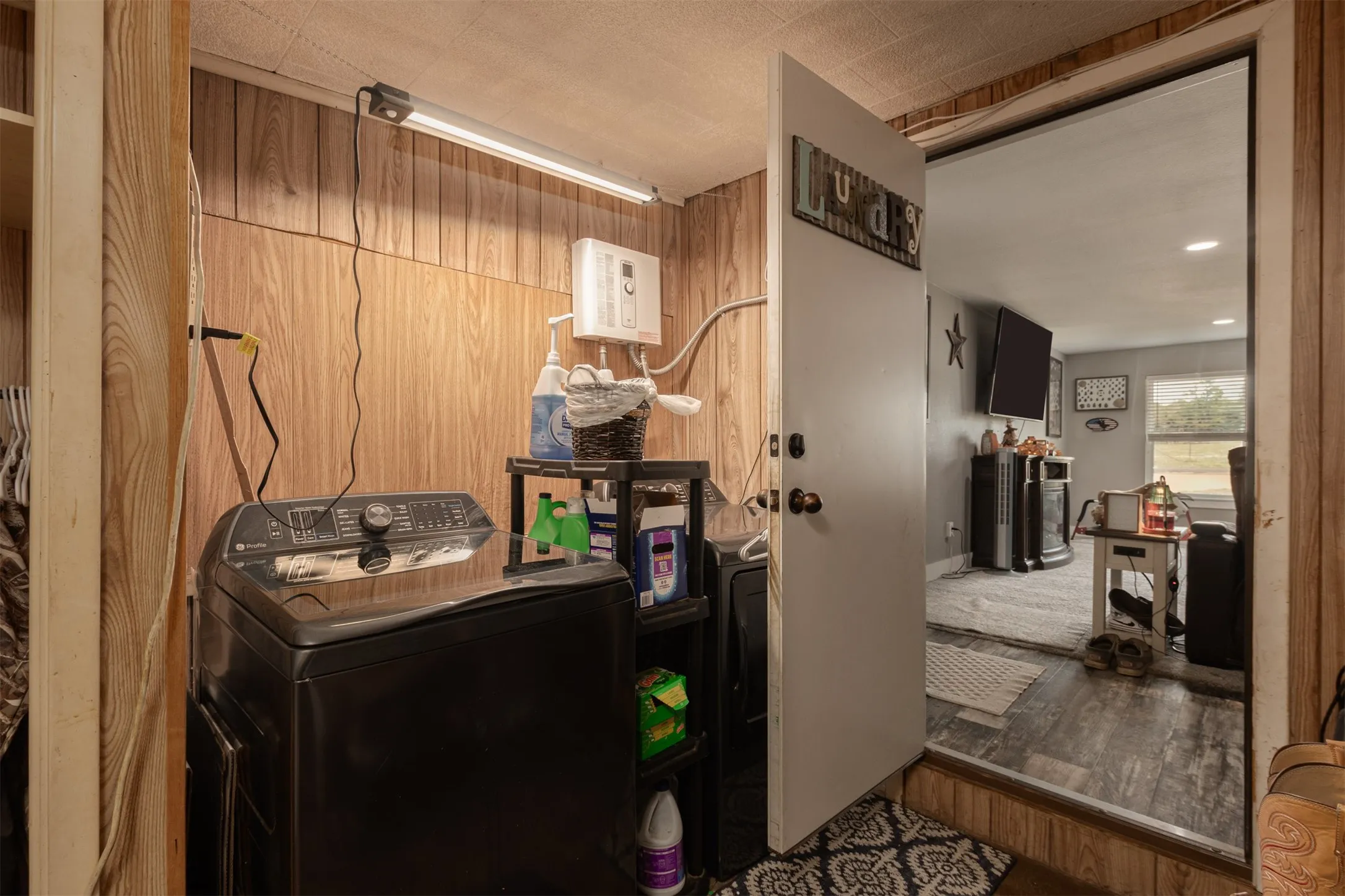 Single Family Residence For Sale in Harrison County , 2162 Blackburn Road, Diana, Texas 75640, 5 Bedroom, 2 Bathroom, Garage spaces, 2,364 Sqft, built in 1948, mls#21394470, Real Estate Agent in Diana, Homes For Sale in Harrison county, Homes For Sale in Diana, Realtor in Diana Texas, Real Estate Brokerage Independent Realty Texas, Luminita Cordes Realtor