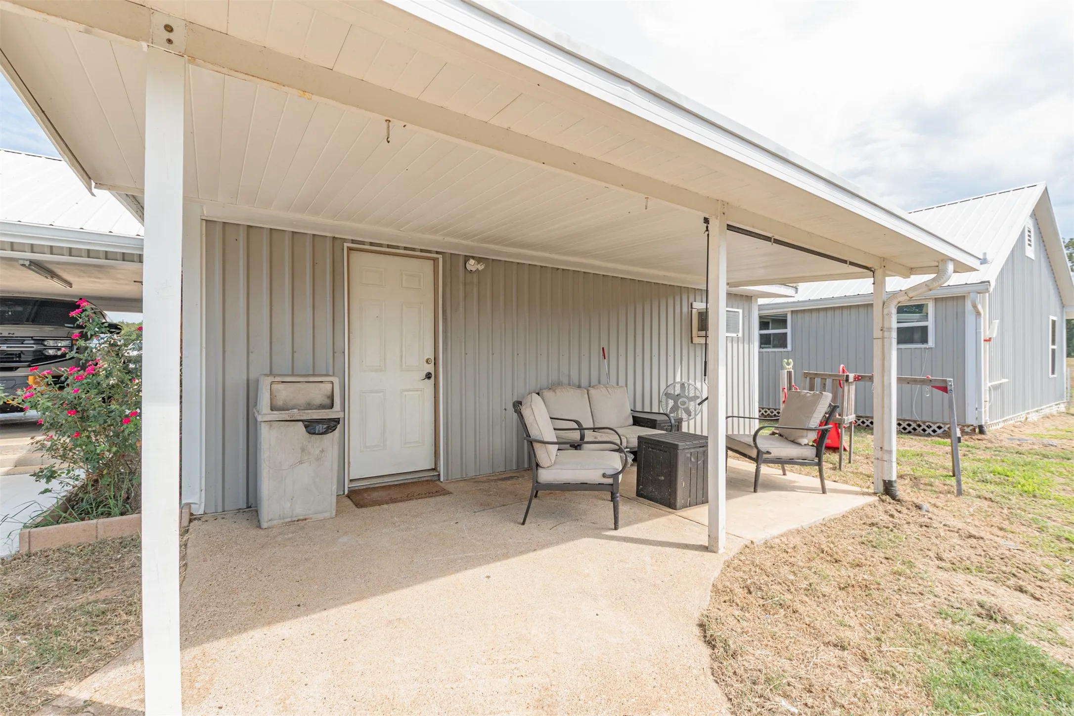 Single Family Residence For Sale in Harrison County , 2162 Blackburn Road, Diana, Texas 75640, 5 Bedroom, 2 Bathroom, Garage spaces, 2,364 Sqft, built in 1948, mls#21394470, Real Estate Agent in Diana, Homes For Sale in Harrison county, Homes For Sale in Diana, Realtor in Diana Texas, Real Estate Brokerage Independent Realty Texas, Luminita Cordes Realtor