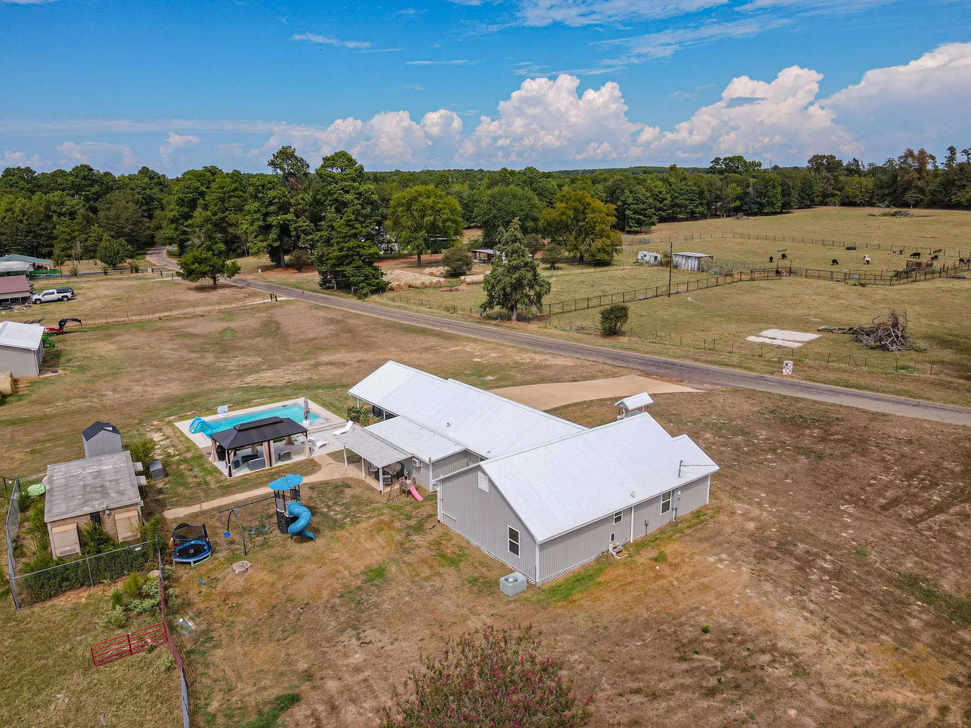 Single Family Residence For Sale in Harrison County , 2162 Blackburn Road, Diana, Texas 75640, 5 Bedroom, 2 Bathroom, Garage spaces, 2,364 Sqft, built in 1948, mls#21394470, Real Estate Agent in Diana, Homes For Sale in Harrison county, Homes For Sale in Diana, Realtor in Diana Texas, Real Estate Brokerage Independent Realty Texas, Luminita Cordes Realtor
