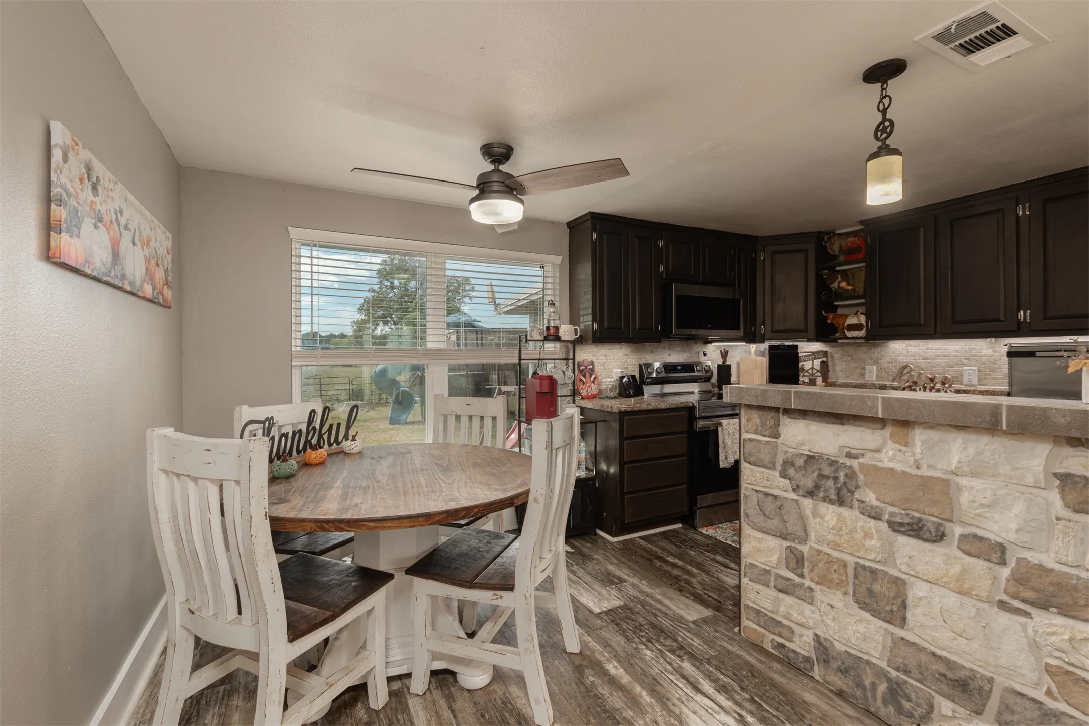 Single Family Residence For Sale in Harrison County , 2162 Blackburn Road, Diana, Texas 75640, 5 Bedroom, 2 Bathroom, Garage spaces, 2,364 Sqft, built in 1948, mls#21394470, Real Estate Agent in Diana, Homes For Sale in Harrison county, Homes For Sale in Diana, Realtor in Diana Texas, Real Estate Brokerage Independent Realty Texas, Luminita Cordes Realtor