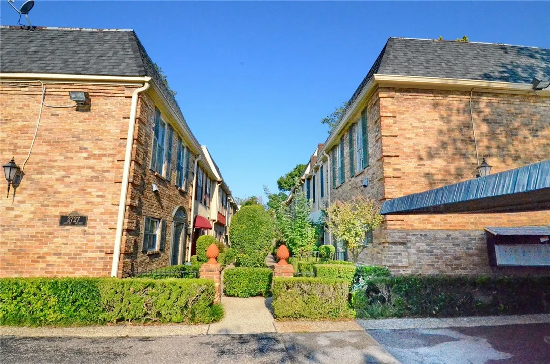 Condominium For Rent in Dallas County , 2727 Shelby Avenue M, Dallas, Texas 75219, 2 Bedroom, 2 Bathroom, Garage spaces, 962 Sqft, built in 1979, mls#21394472, Real Estate Agent in Dallas, Homes For Rent in Dallas county, Homes For Rent in Dallas, Realtor in Dallas Texas, Real Estate Brokerage Independent Realty Texas, Luminita Cordes Realtor