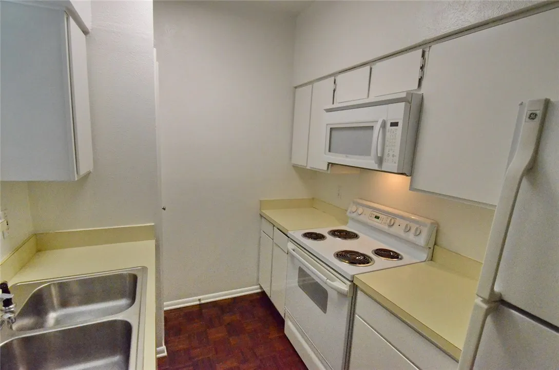 Condominium For Rent in Dallas County , 2727 Shelby Avenue M, Dallas, Texas 75219, 2 Bedroom, 2 Bathroom, Garage spaces, 962 Sqft, built in 1979, mls#21394472, Real Estate Agent in Dallas, Homes For Rent in Dallas county, Homes For Rent in Dallas, Realtor in Dallas Texas, Real Estate Brokerage Independent Realty Texas, Luminita Cordes Realtor